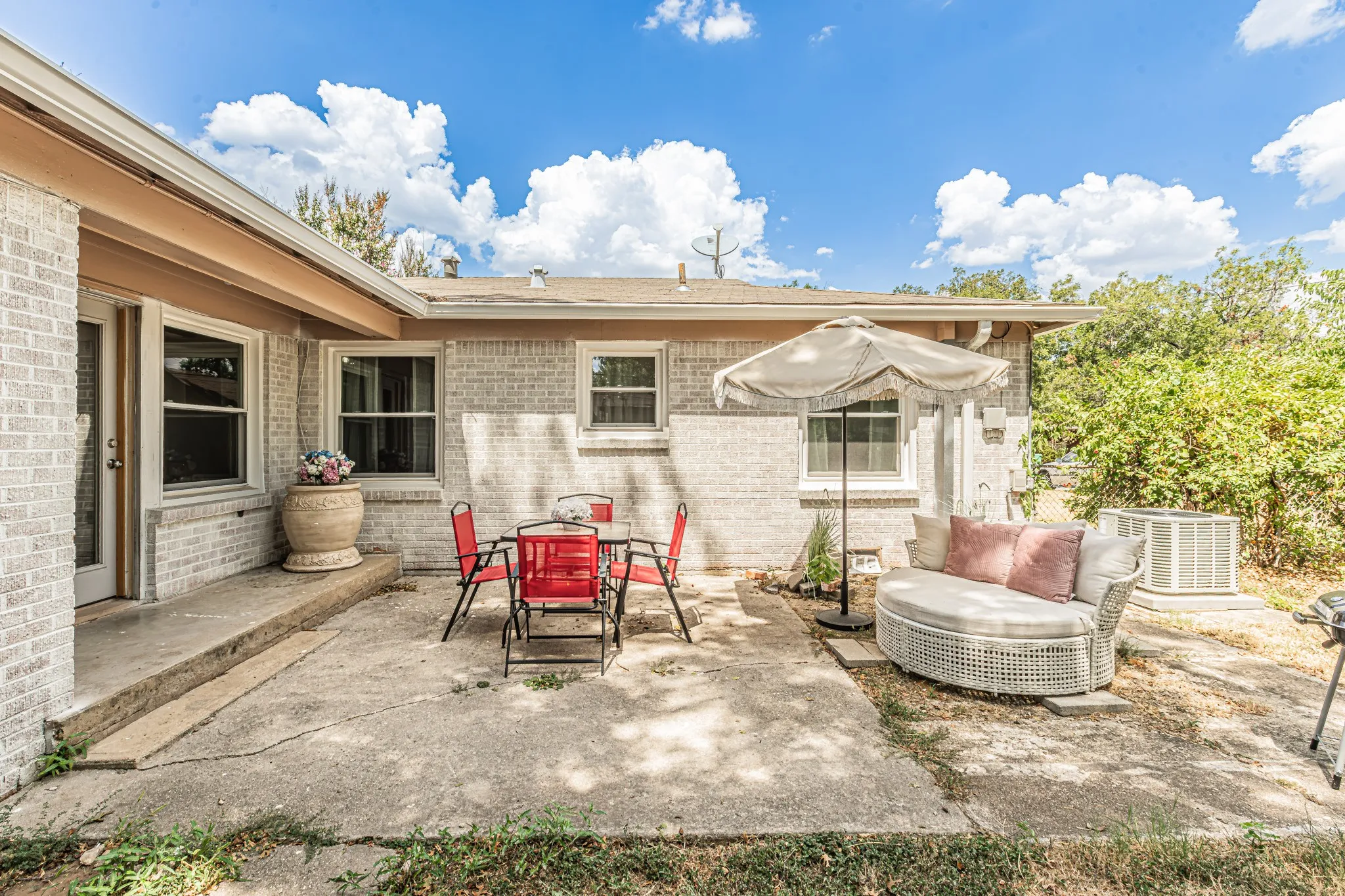 Single Family Residence For Sale in Tarrant County , 5761 Tracyne Drive, Westworth Village, Texas 76114, 3 Bedroom, 1 Bathroom, 2 Garage spaces, 1,354 Sqft, built in 1953, mls#21375715, Real Estate Agent in Westworth Village, Homes For Sale in Tarrant county, Homes For Sale in Westworth Village, Realtor in Westworth Village Texas, Real Estate Brokerage Independent Realty Texas, Luminita Cordes Realtor
