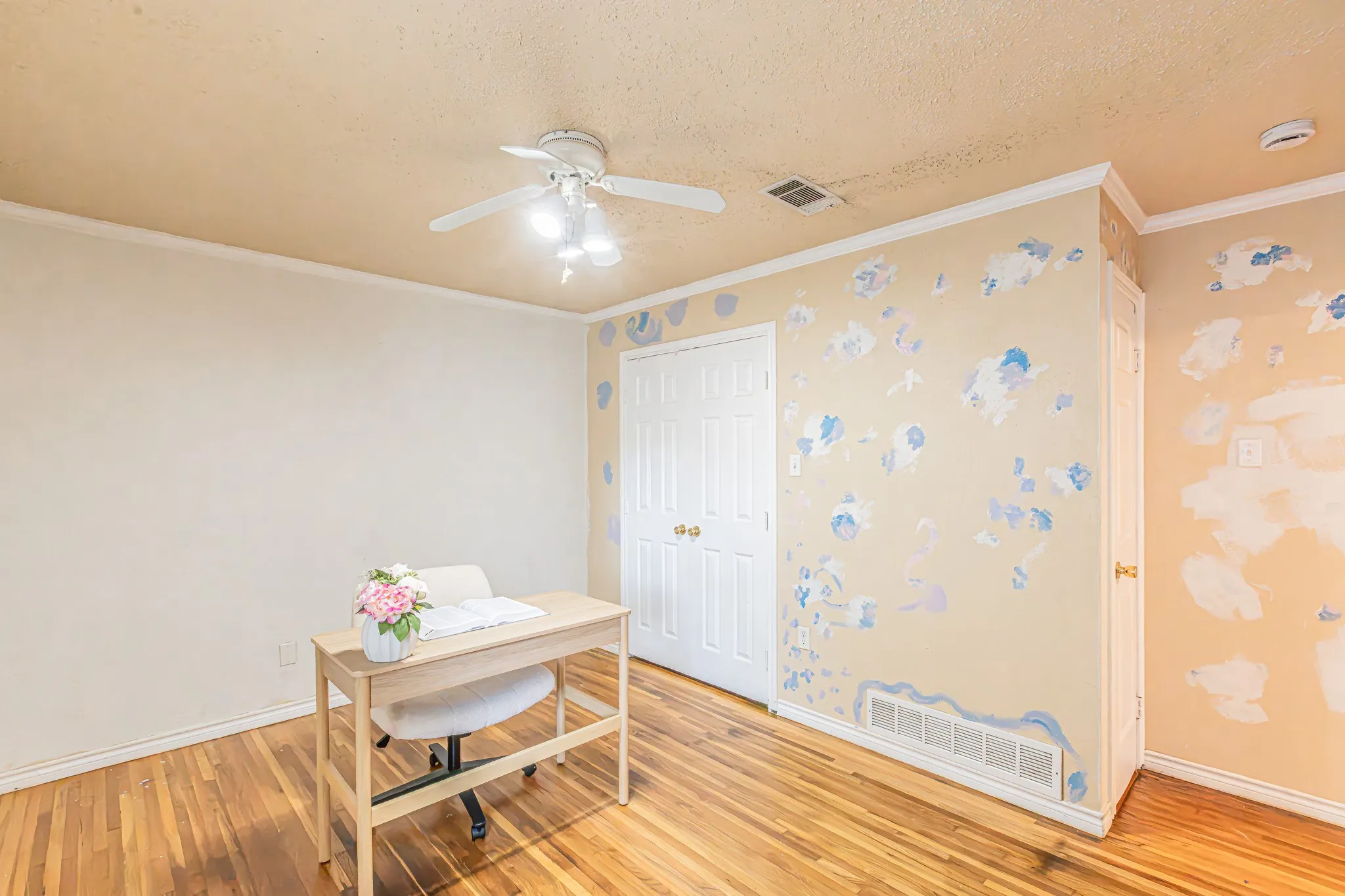 Single Family Residence For Sale in Tarrant County , 5761 Tracyne Drive, Westworth Village, Texas 76114, 3 Bedroom, 1 Bathroom, 2 Garage spaces, 1,354 Sqft, built in 1953, mls#21375715, Real Estate Agent in Westworth Village, Homes For Sale in Tarrant county, Homes For Sale in Westworth Village, Realtor in Westworth Village Texas, Real Estate Brokerage Independent Realty Texas, Luminita Cordes Realtor