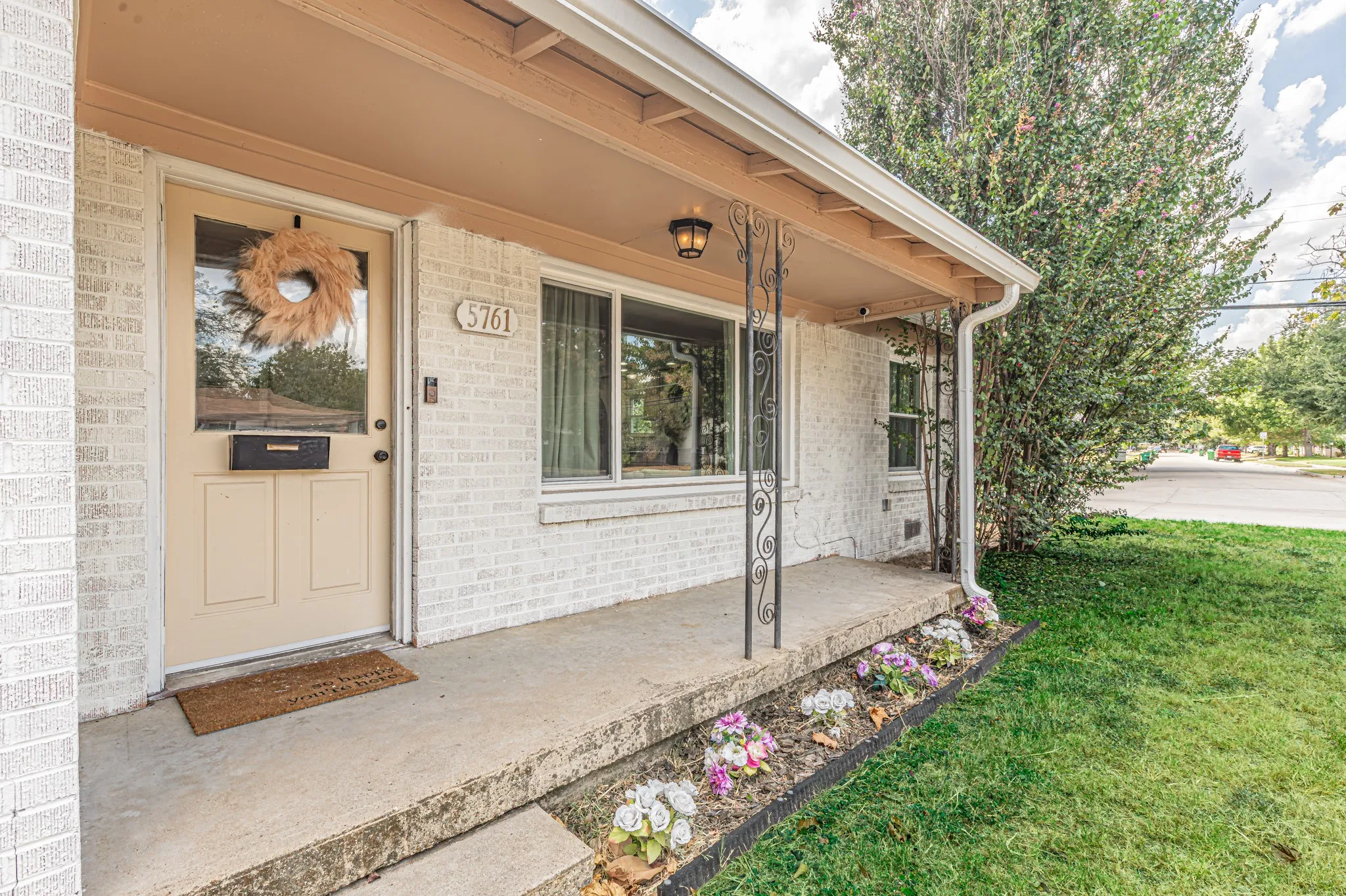 Single Family Residence For Sale in Tarrant County , 5761 Tracyne Drive, Westworth Village, Texas 76114, 3 Bedroom, 1 Bathroom, 2 Garage spaces, 1,354 Sqft, built in 1953, mls#21375715, Real Estate Agent in Westworth Village, Homes For Sale in Tarrant county, Homes For Sale in Westworth Village, Realtor in Westworth Village Texas, Real Estate Brokerage Independent Realty Texas, Luminita Cordes Realtor