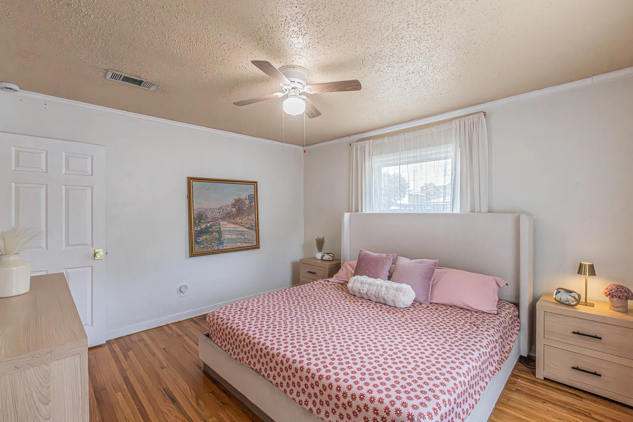Single Family Residence For Sale in Tarrant County , 5761 Tracyne Drive, Westworth Village, Texas 76114, 3 Bedroom, 1 Bathroom, 2 Garage spaces, 1,354 Sqft, built in 1953, mls#21375715, Real Estate Agent in Westworth Village, Homes For Sale in Tarrant county, Homes For Sale in Westworth Village, Realtor in Westworth Village Texas, Real Estate Brokerage Independent Realty Texas, Luminita Cordes Realtor