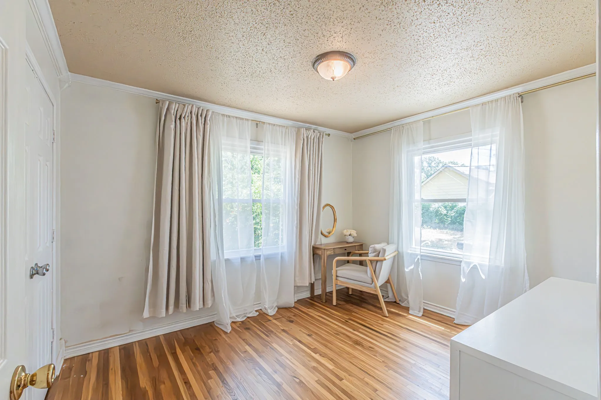 Single Family Residence For Sale in Tarrant County , 5761 Tracyne Drive, Westworth Village, Texas 76114, 3 Bedroom, 1 Bathroom, 2 Garage spaces, 1,354 Sqft, built in 1953, mls#21375715, Real Estate Agent in Westworth Village, Homes For Sale in Tarrant county, Homes For Sale in Westworth Village, Realtor in Westworth Village Texas, Real Estate Brokerage Independent Realty Texas, Luminita Cordes Realtor