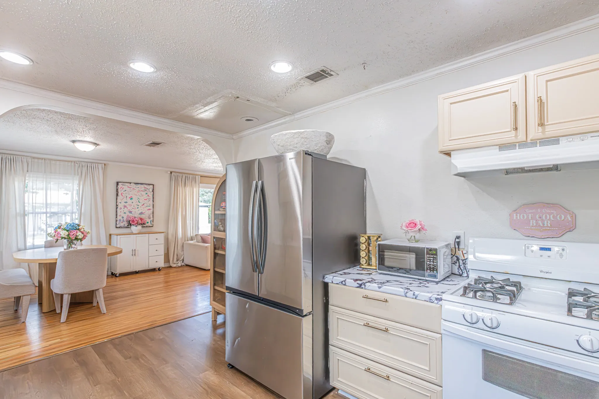 Single Family Residence For Sale in Tarrant County , 5761 Tracyne Drive, Westworth Village, Texas 76114, 3 Bedroom, 1 Bathroom, 2 Garage spaces, 1,354 Sqft, built in 1953, mls#21375715, Real Estate Agent in Westworth Village, Homes For Sale in Tarrant county, Homes For Sale in Westworth Village, Realtor in Westworth Village Texas, Real Estate Brokerage Independent Realty Texas, Luminita Cordes Realtor