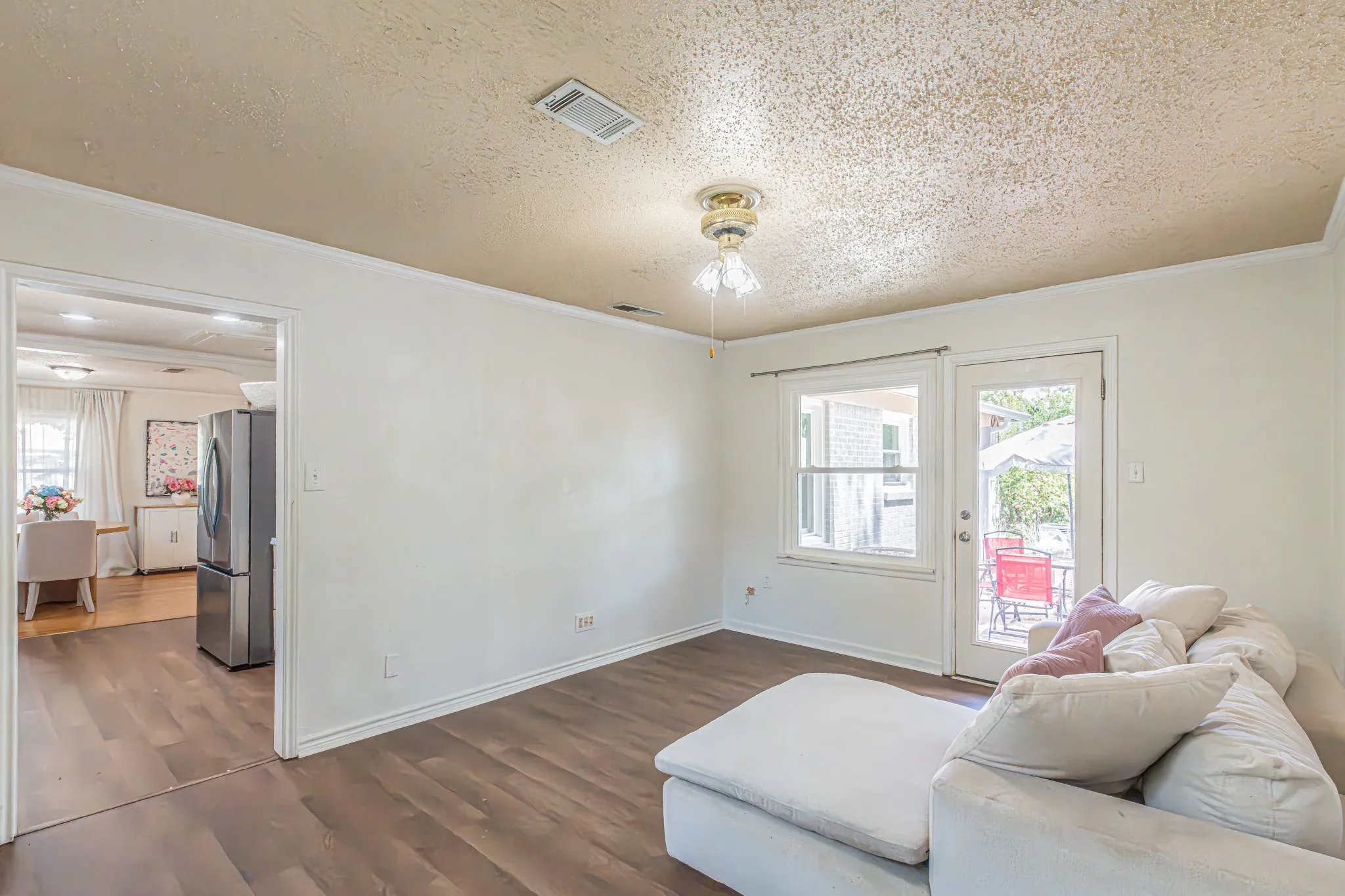 Single Family Residence For Sale in Tarrant County , 5761 Tracyne Drive, Westworth Village, Texas 76114, 3 Bedroom, 1 Bathroom, 2 Garage spaces, 1,354 Sqft, built in 1953, mls#21375715, Real Estate Agent in Westworth Village, Homes For Sale in Tarrant county, Homes For Sale in Westworth Village, Realtor in Westworth Village Texas, Real Estate Brokerage Independent Realty Texas, Luminita Cordes Realtor