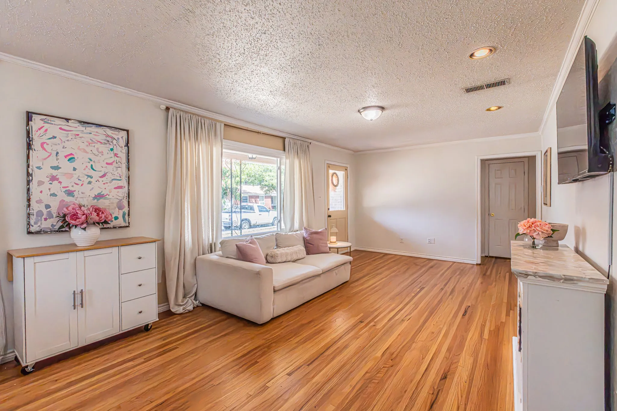 Single Family Residence For Sale in Tarrant County , 5761 Tracyne Drive, Westworth Village, Texas 76114, 3 Bedroom, 1 Bathroom, 2 Garage spaces, 1,354 Sqft, built in 1953, mls#21375715, Real Estate Agent in Westworth Village, Homes For Sale in Tarrant county, Homes For Sale in Westworth Village, Realtor in Westworth Village Texas, Real Estate Brokerage Independent Realty Texas, Luminita Cordes Realtor