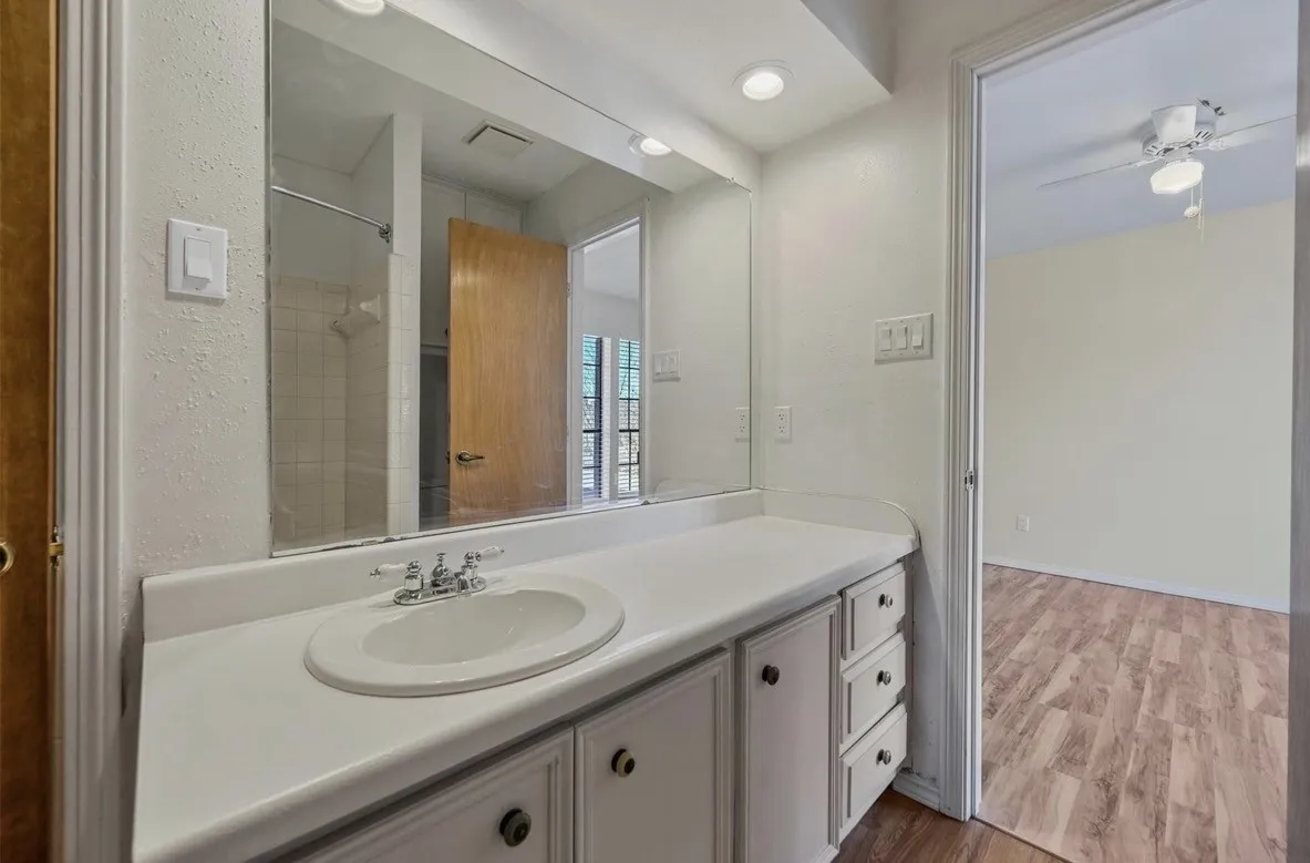 Single Family Residence For Rent in Tarrant County , 8721 Hidden Hill Drive, Fort Worth, Texas 76179, 3 Bedroom, 2 Bathroom, 2 Garage spaces, 1,869 Sqft, built in 1976, mls#21376427, Real Estate Agent in Fort Worth, Homes For Rent in Tarrant county, Homes For Rent in Fort Worth, Realtor in Fort Worth Texas, Real Estate Brokerage Independent Realty Texas, Luminita Cordes Realtor