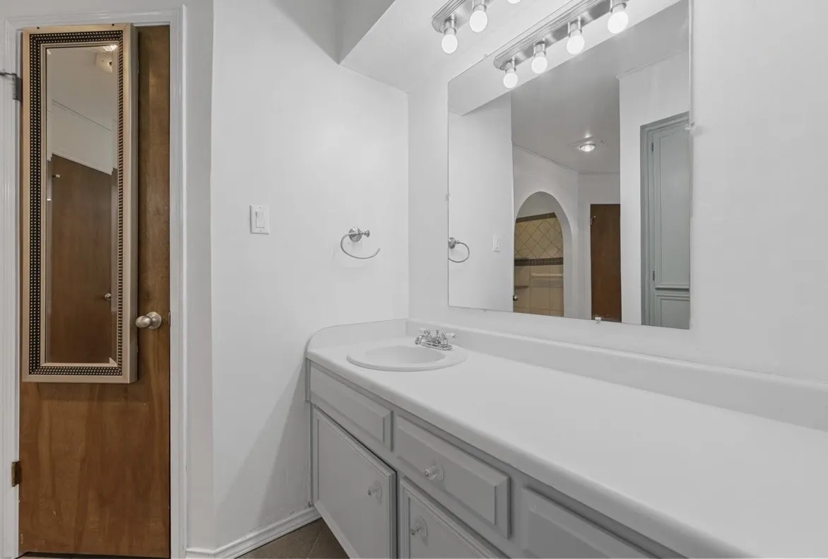 Single Family Residence For Rent in Tarrant County , 8721 Hidden Hill Drive, Fort Worth, Texas 76179, 3 Bedroom, 2 Bathroom, 2 Garage spaces, 1,869 Sqft, built in 1976, mls#21376427, Real Estate Agent in Fort Worth, Homes For Rent in Tarrant county, Homes For Rent in Fort Worth, Realtor in Fort Worth Texas, Real Estate Brokerage Independent Realty Texas, Luminita Cordes Realtor