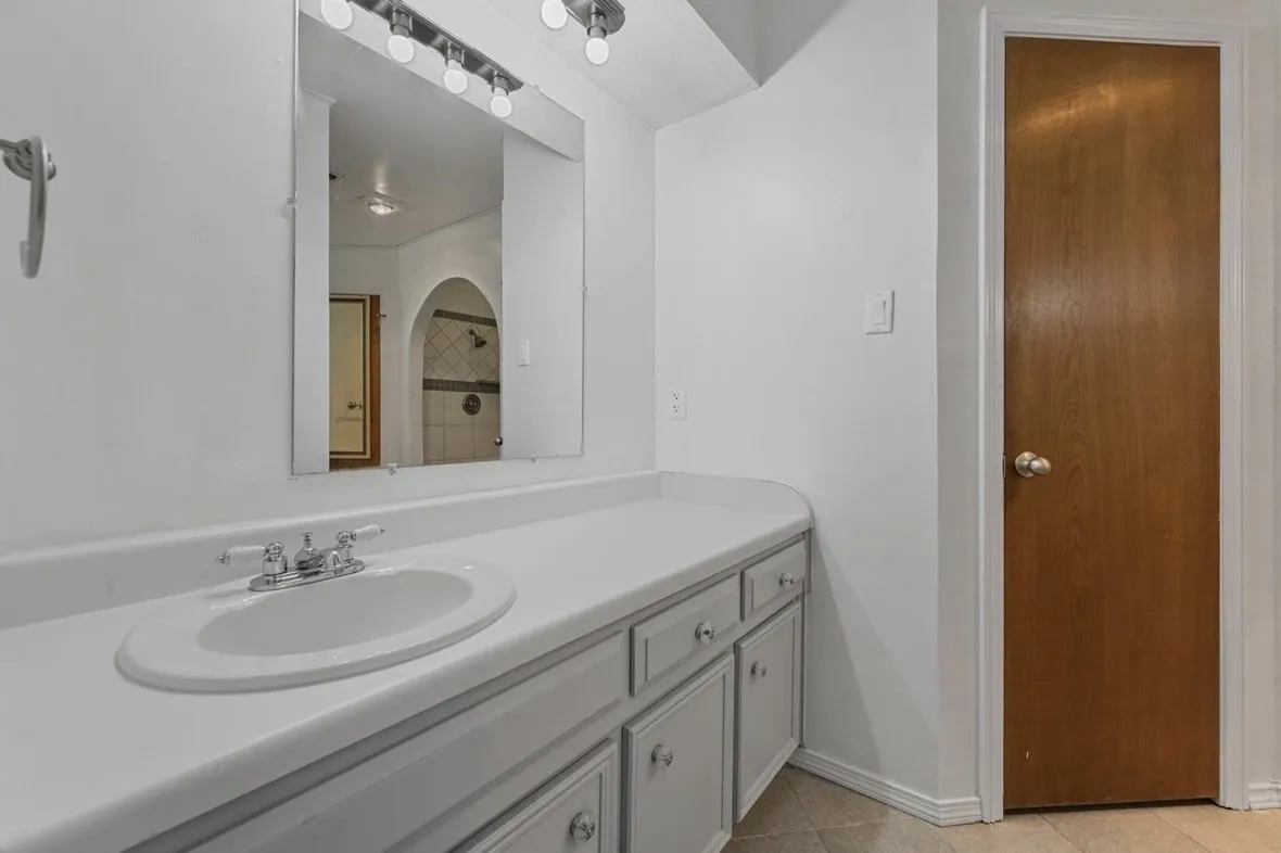 Single Family Residence For Rent in Tarrant County , 8721 Hidden Hill Drive, Fort Worth, Texas 76179, 3 Bedroom, 2 Bathroom, 2 Garage spaces, 1,869 Sqft, built in 1976, mls#21376427, Real Estate Agent in Fort Worth, Homes For Rent in Tarrant county, Homes For Rent in Fort Worth, Realtor in Fort Worth Texas, Real Estate Brokerage Independent Realty Texas, Luminita Cordes Realtor