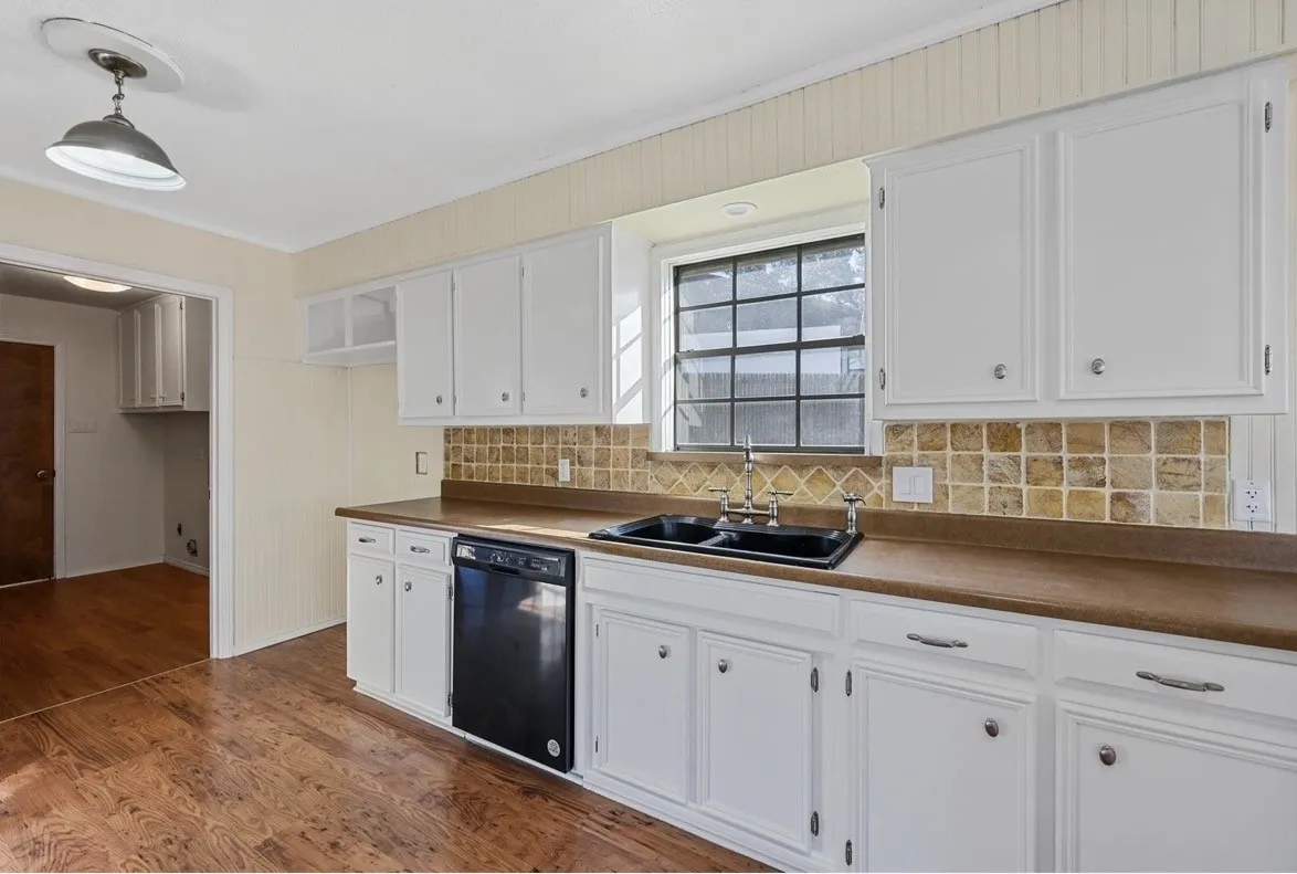 Single Family Residence For Rent in Tarrant County , 8721 Hidden Hill Drive, Fort Worth, Texas 76179, 3 Bedroom, 2 Bathroom, 2 Garage spaces, 1,869 Sqft, built in 1976, mls#21376427, Real Estate Agent in Fort Worth, Homes For Rent in Tarrant county, Homes For Rent in Fort Worth, Realtor in Fort Worth Texas, Real Estate Brokerage Independent Realty Texas, Luminita Cordes Realtor