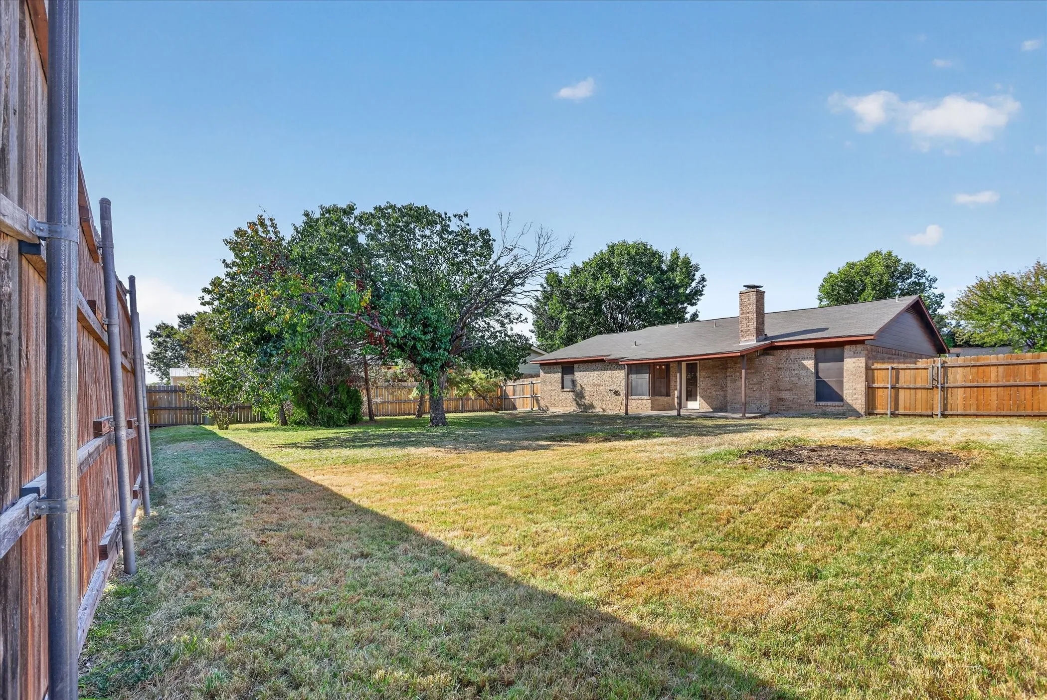 Single Family Residence For Sale in Tarrant County , 208 Asbury Drive, Saginaw, Texas 76179, 3 Bedroom, 2 Bathroom, 2 Garage spaces, 1,302 Sqft, built in 1983, mls#21376555, Real Estate Agent in Saginaw, Homes For Sale in Tarrant county, Homes For Sale in Saginaw, Realtor in Saginaw Texas, Real Estate Brokerage Independent Realty Texas, Luminita Cordes Realtor