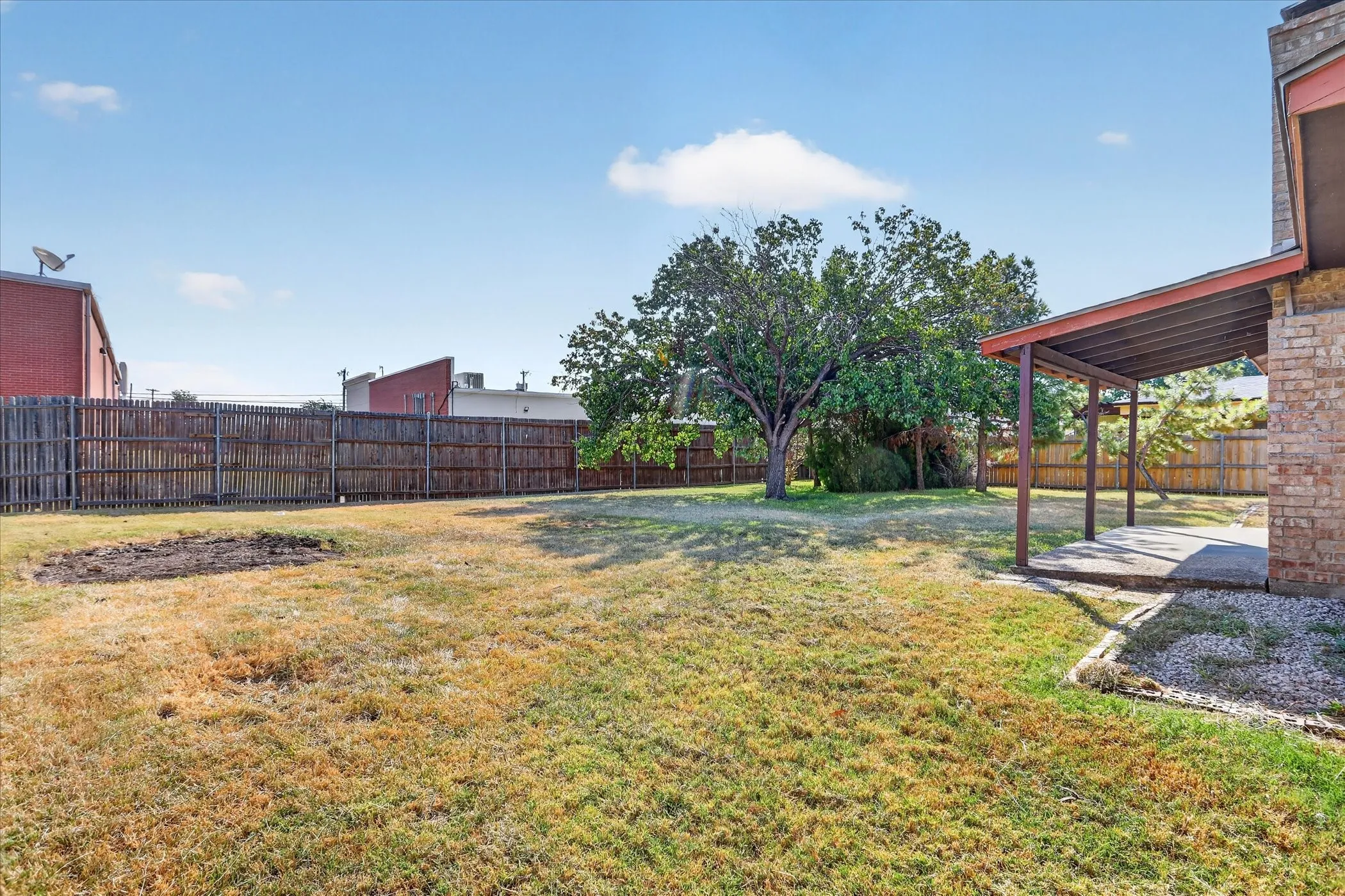 Single Family Residence For Sale in Tarrant County , 208 Asbury Drive, Saginaw, Texas 76179, 3 Bedroom, 2 Bathroom, 2 Garage spaces, 1,302 Sqft, built in 1983, mls#21376555, Real Estate Agent in Saginaw, Homes For Sale in Tarrant county, Homes For Sale in Saginaw, Realtor in Saginaw Texas, Real Estate Brokerage Independent Realty Texas, Luminita Cordes Realtor