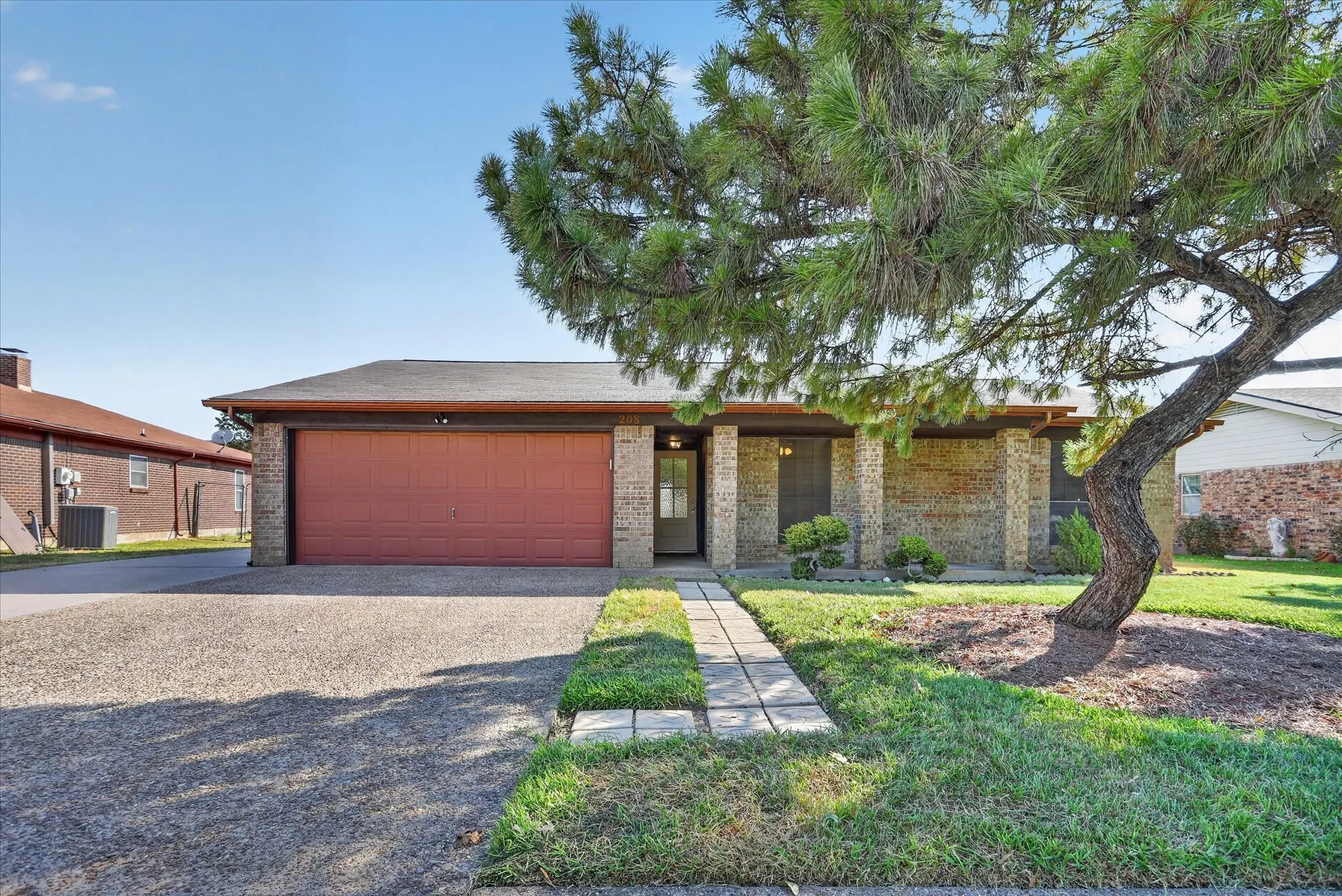 Single Family Residence For Sale in Tarrant County , 208 Asbury Drive, Saginaw, Texas 76179, 3 Bedroom, 2 Bathroom, 2 Garage spaces, 1,302 Sqft, built in 1983, mls#21376555, Real Estate Agent in Saginaw, Homes For Sale in Tarrant county, Homes For Sale in Saginaw, Realtor in Saginaw Texas, Real Estate Brokerage Independent Realty Texas, Luminita Cordes Realtor