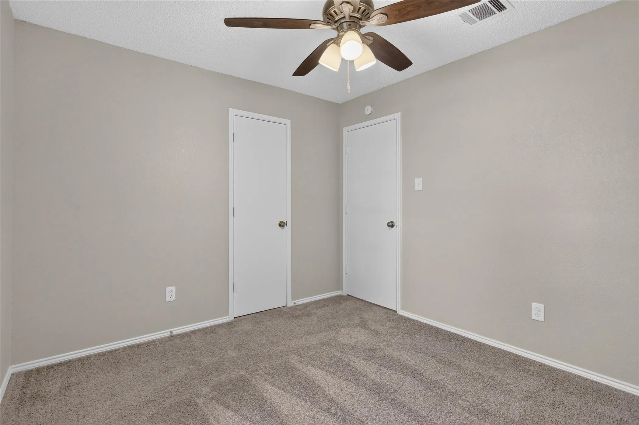 Single Family Residence For Sale in Tarrant County , 208 Asbury Drive, Saginaw, Texas 76179, 3 Bedroom, 2 Bathroom, 2 Garage spaces, 1,302 Sqft, built in 1983, mls#21376555, Real Estate Agent in Saginaw, Homes For Sale in Tarrant county, Homes For Sale in Saginaw, Realtor in Saginaw Texas, Real Estate Brokerage Independent Realty Texas, Luminita Cordes Realtor