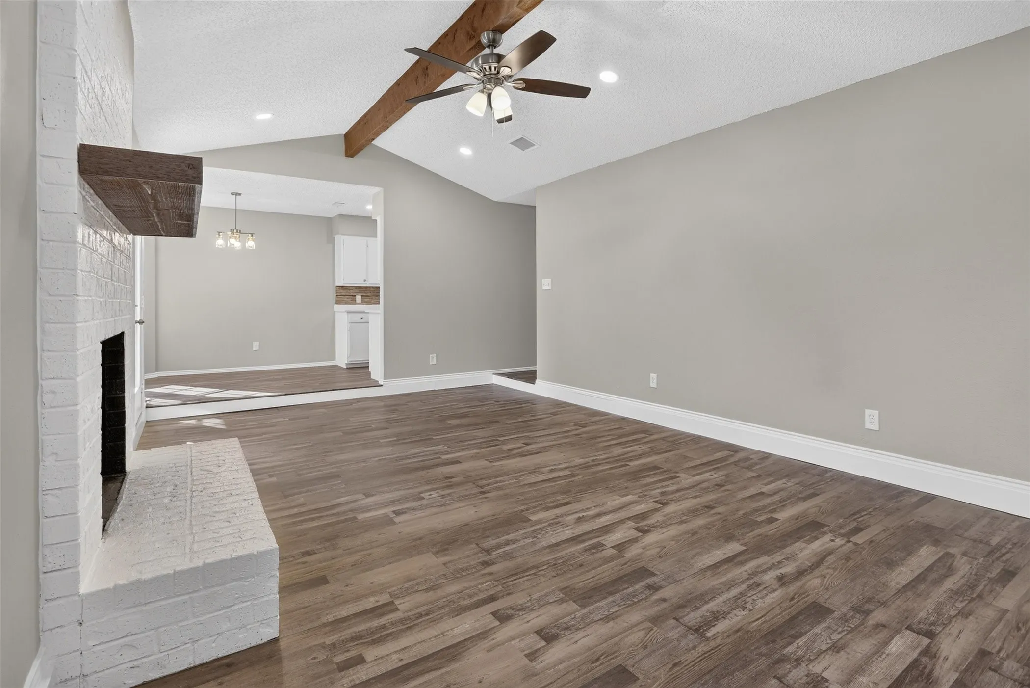 Single Family Residence For Sale in Tarrant County , 208 Asbury Drive, Saginaw, Texas 76179, 3 Bedroom, 2 Bathroom, 2 Garage spaces, 1,302 Sqft, built in 1983, mls#21376555, Real Estate Agent in Saginaw, Homes For Sale in Tarrant county, Homes For Sale in Saginaw, Realtor in Saginaw Texas, Real Estate Brokerage Independent Realty Texas, Luminita Cordes Realtor