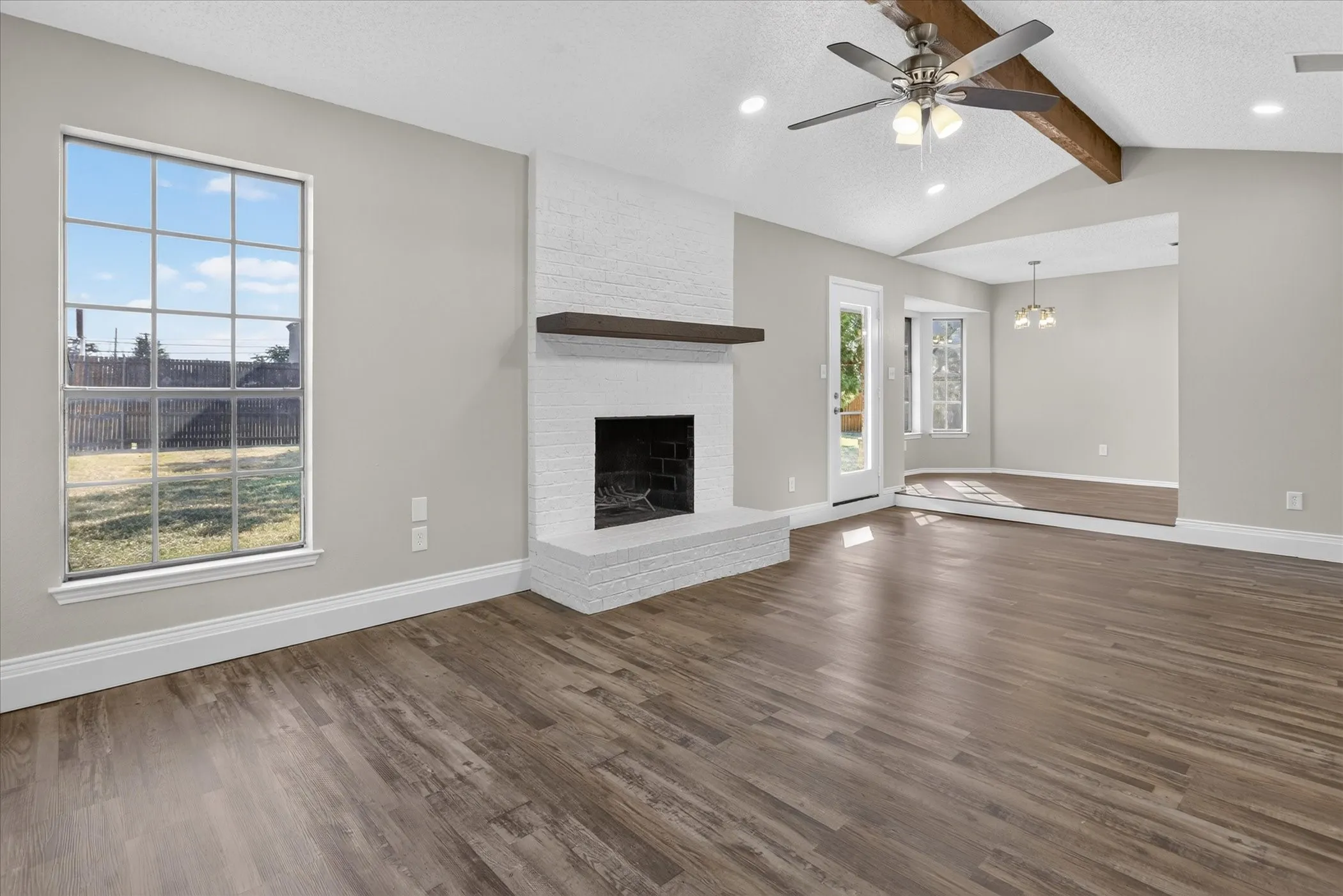 Single Family Residence For Sale in Tarrant County , 208 Asbury Drive, Saginaw, Texas 76179, 3 Bedroom, 2 Bathroom, 2 Garage spaces, 1,302 Sqft, built in 1983, mls#21376555, Real Estate Agent in Saginaw, Homes For Sale in Tarrant county, Homes For Sale in Saginaw, Realtor in Saginaw Texas, Real Estate Brokerage Independent Realty Texas, Luminita Cordes Realtor