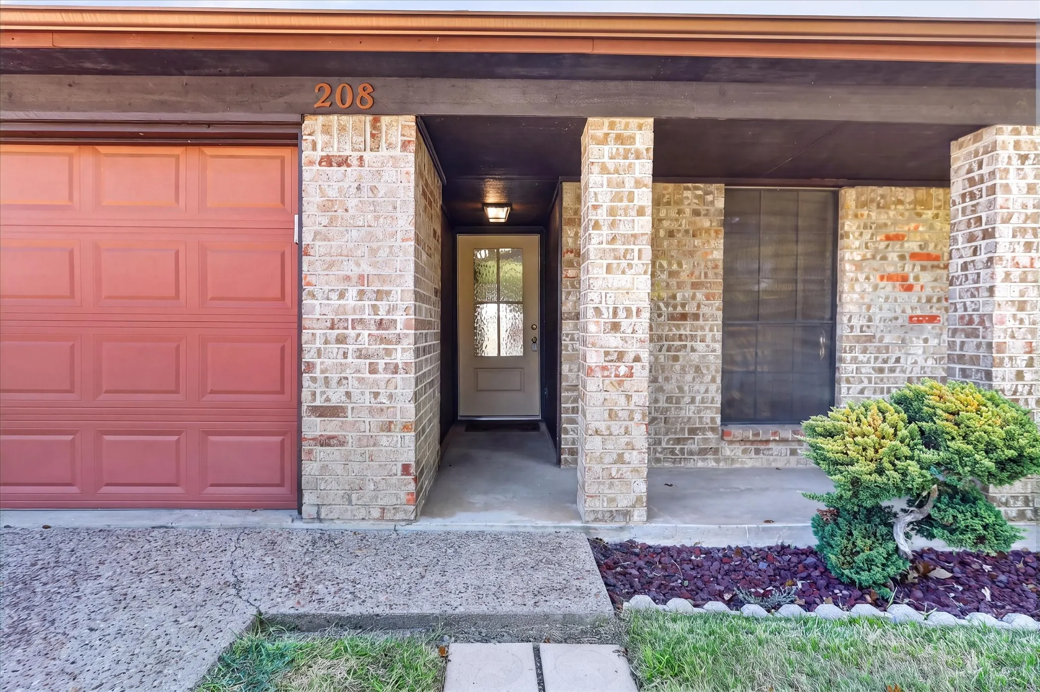 Single Family Residence For Sale in Tarrant County , 208 Asbury Drive, Saginaw, Texas 76179, 3 Bedroom, 2 Bathroom, 2 Garage spaces, 1,302 Sqft, built in 1983, mls#21376555, Real Estate Agent in Saginaw, Homes For Sale in Tarrant county, Homes For Sale in Saginaw, Realtor in Saginaw Texas, Real Estate Brokerage Independent Realty Texas, Luminita Cordes Realtor