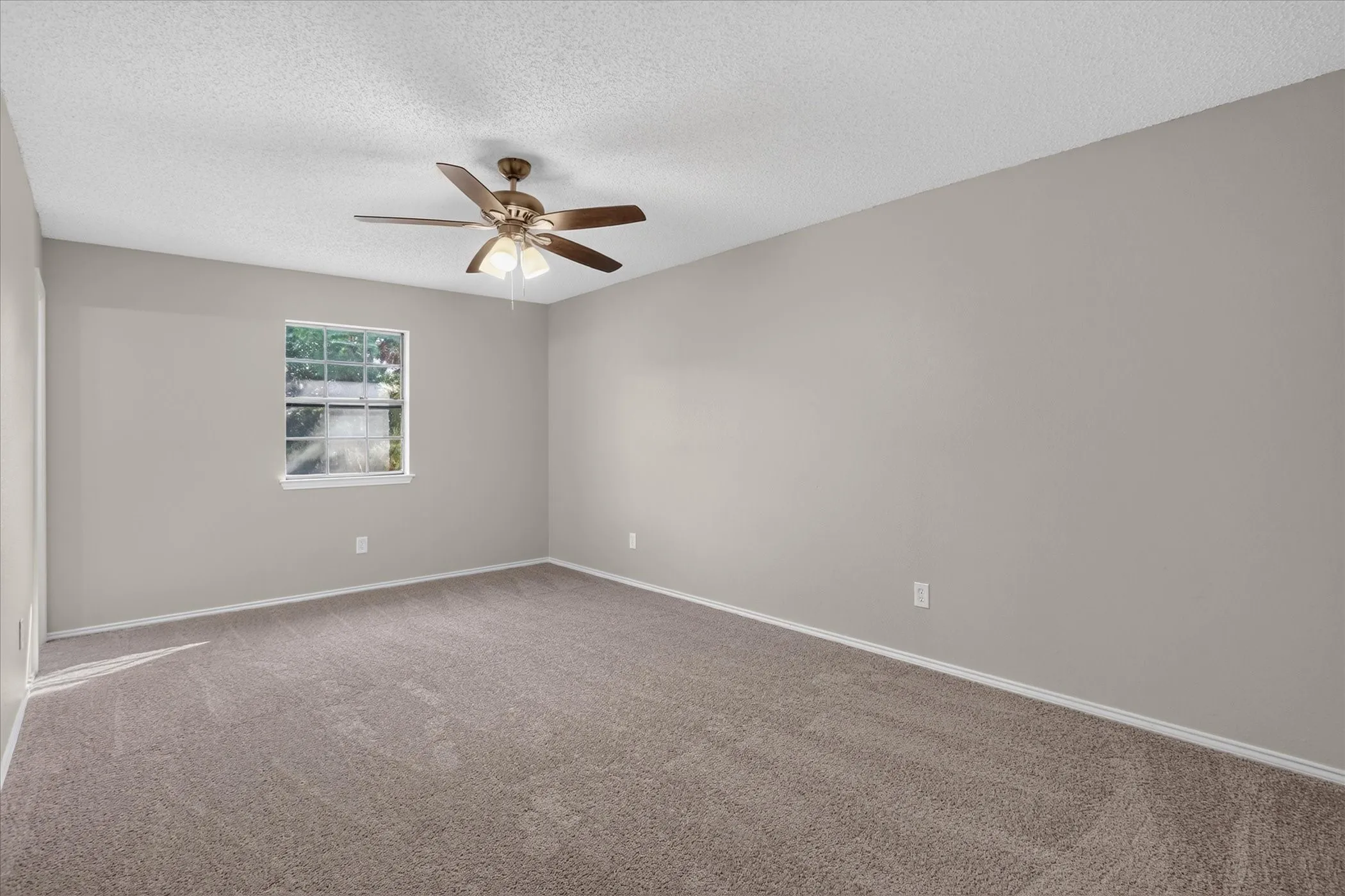 Single Family Residence For Sale in Tarrant County , 208 Asbury Drive, Saginaw, Texas 76179, 3 Bedroom, 2 Bathroom, 2 Garage spaces, 1,302 Sqft, built in 1983, mls#21376555, Real Estate Agent in Saginaw, Homes For Sale in Tarrant county, Homes For Sale in Saginaw, Realtor in Saginaw Texas, Real Estate Brokerage Independent Realty Texas, Luminita Cordes Realtor
