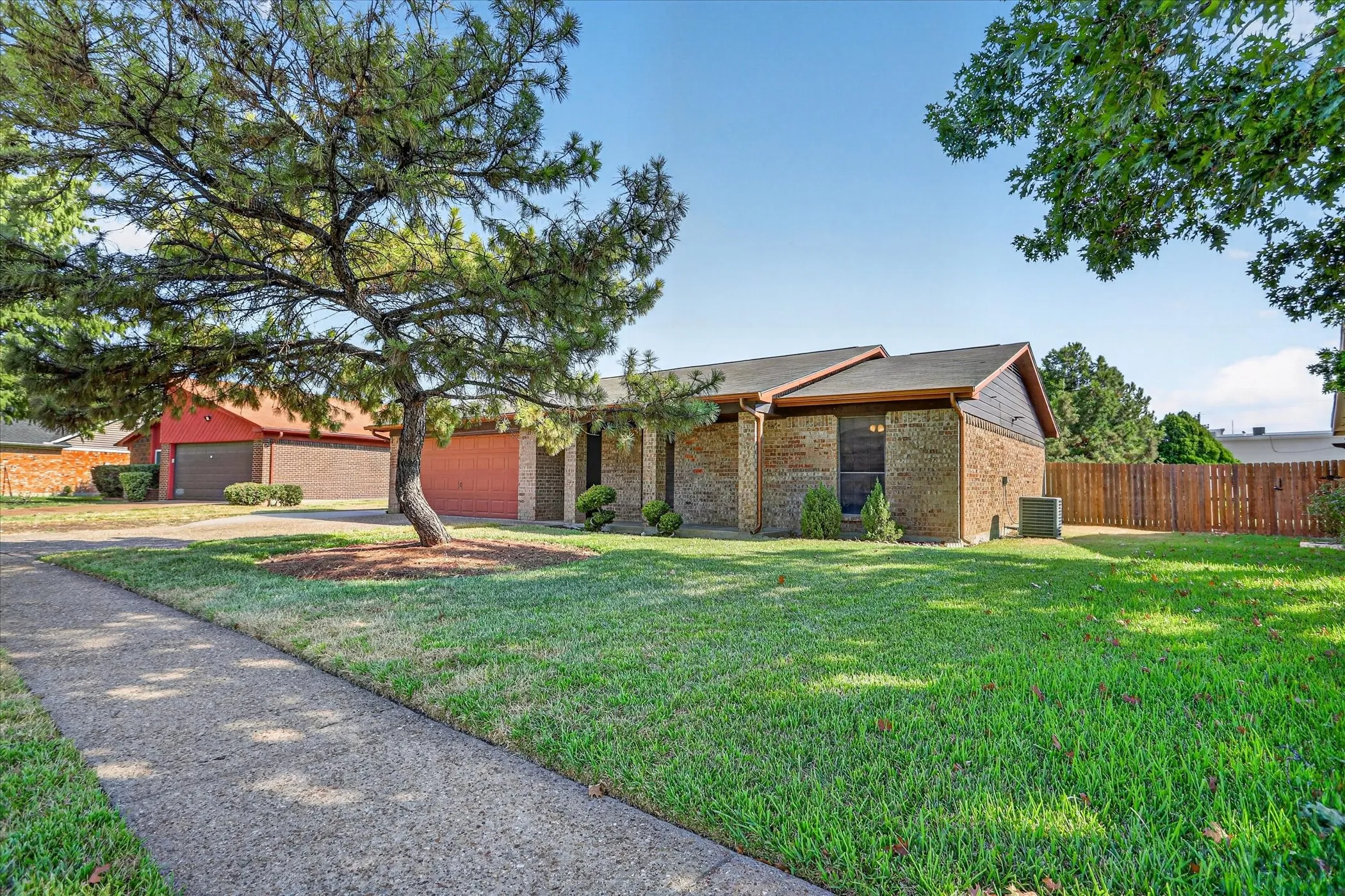 Single Family Residence For Sale in Tarrant County , 208 Asbury Drive, Saginaw, Texas 76179, 3 Bedroom, 2 Bathroom, 2 Garage spaces, 1,302 Sqft, built in 1983, mls#21376555, Real Estate Agent in Saginaw, Homes For Sale in Tarrant county, Homes For Sale in Saginaw, Realtor in Saginaw Texas, Real Estate Brokerage Independent Realty Texas, Luminita Cordes Realtor