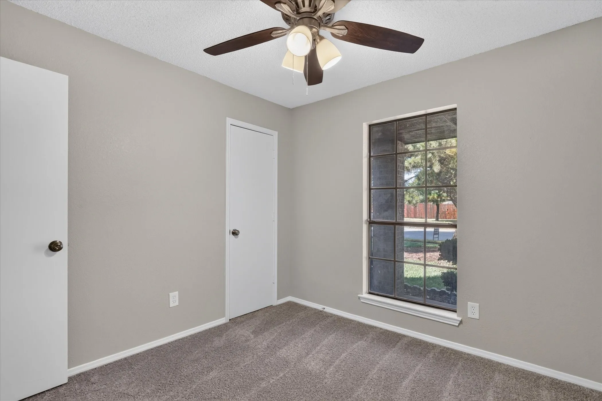 Single Family Residence For Sale in Tarrant County , 208 Asbury Drive, Saginaw, Texas 76179, 3 Bedroom, 2 Bathroom, 2 Garage spaces, 1,302 Sqft, built in 1983, mls#21376555, Real Estate Agent in Saginaw, Homes For Sale in Tarrant county, Homes For Sale in Saginaw, Realtor in Saginaw Texas, Real Estate Brokerage Independent Realty Texas, Luminita Cordes Realtor