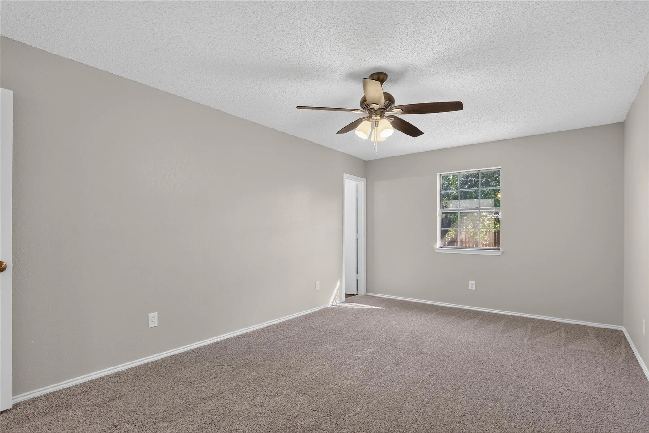 Single Family Residence For Sale in Tarrant County , 208 Asbury Drive, Saginaw, Texas 76179, 3 Bedroom, 2 Bathroom, 2 Garage spaces, 1,302 Sqft, built in 1983, mls#21376555, Real Estate Agent in Saginaw, Homes For Sale in Tarrant county, Homes For Sale in Saginaw, Realtor in Saginaw Texas, Real Estate Brokerage Independent Realty Texas, Luminita Cordes Realtor
