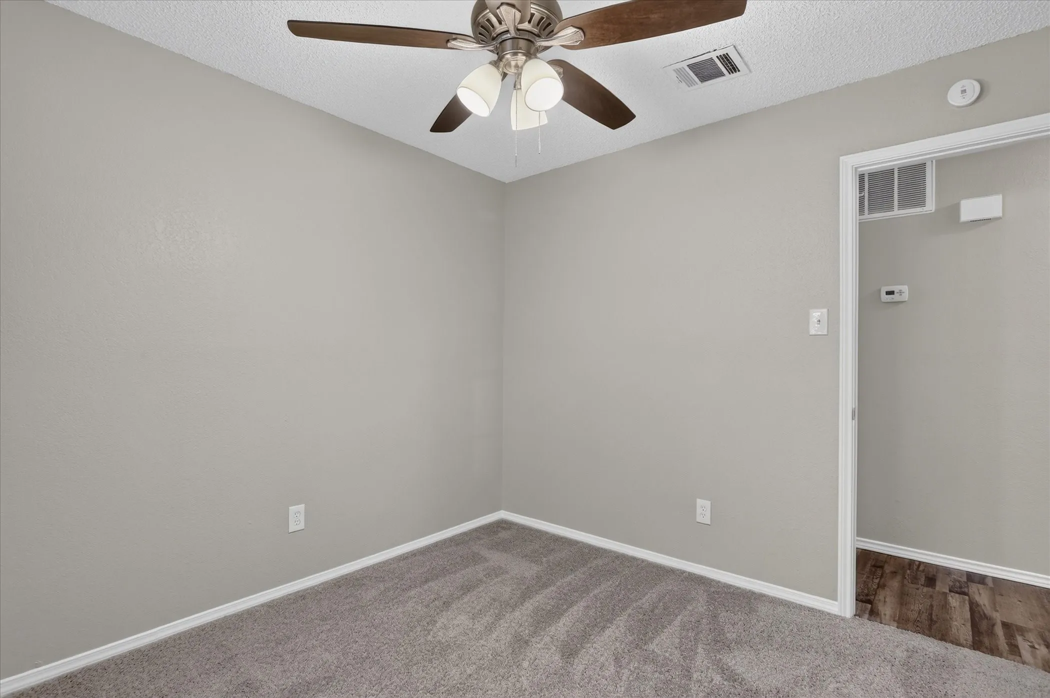Single Family Residence For Sale in Tarrant County , 208 Asbury Drive, Saginaw, Texas 76179, 3 Bedroom, 2 Bathroom, 2 Garage spaces, 1,302 Sqft, built in 1983, mls#21376555, Real Estate Agent in Saginaw, Homes For Sale in Tarrant county, Homes For Sale in Saginaw, Realtor in Saginaw Texas, Real Estate Brokerage Independent Realty Texas, Luminita Cordes Realtor