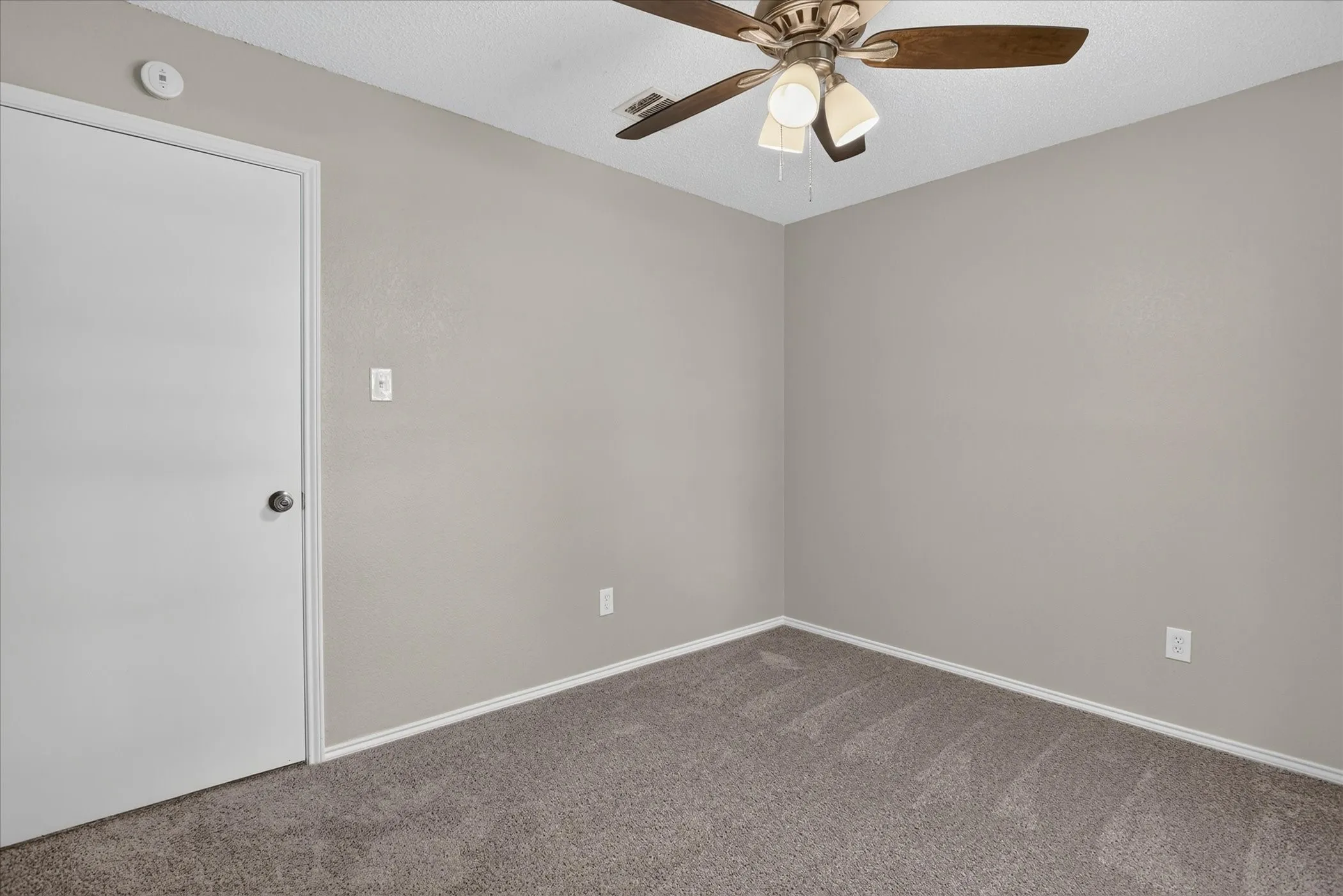 Single Family Residence For Sale in Tarrant County , 208 Asbury Drive, Saginaw, Texas 76179, 3 Bedroom, 2 Bathroom, 2 Garage spaces, 1,302 Sqft, built in 1983, mls#21376555, Real Estate Agent in Saginaw, Homes For Sale in Tarrant county, Homes For Sale in Saginaw, Realtor in Saginaw Texas, Real Estate Brokerage Independent Realty Texas, Luminita Cordes Realtor