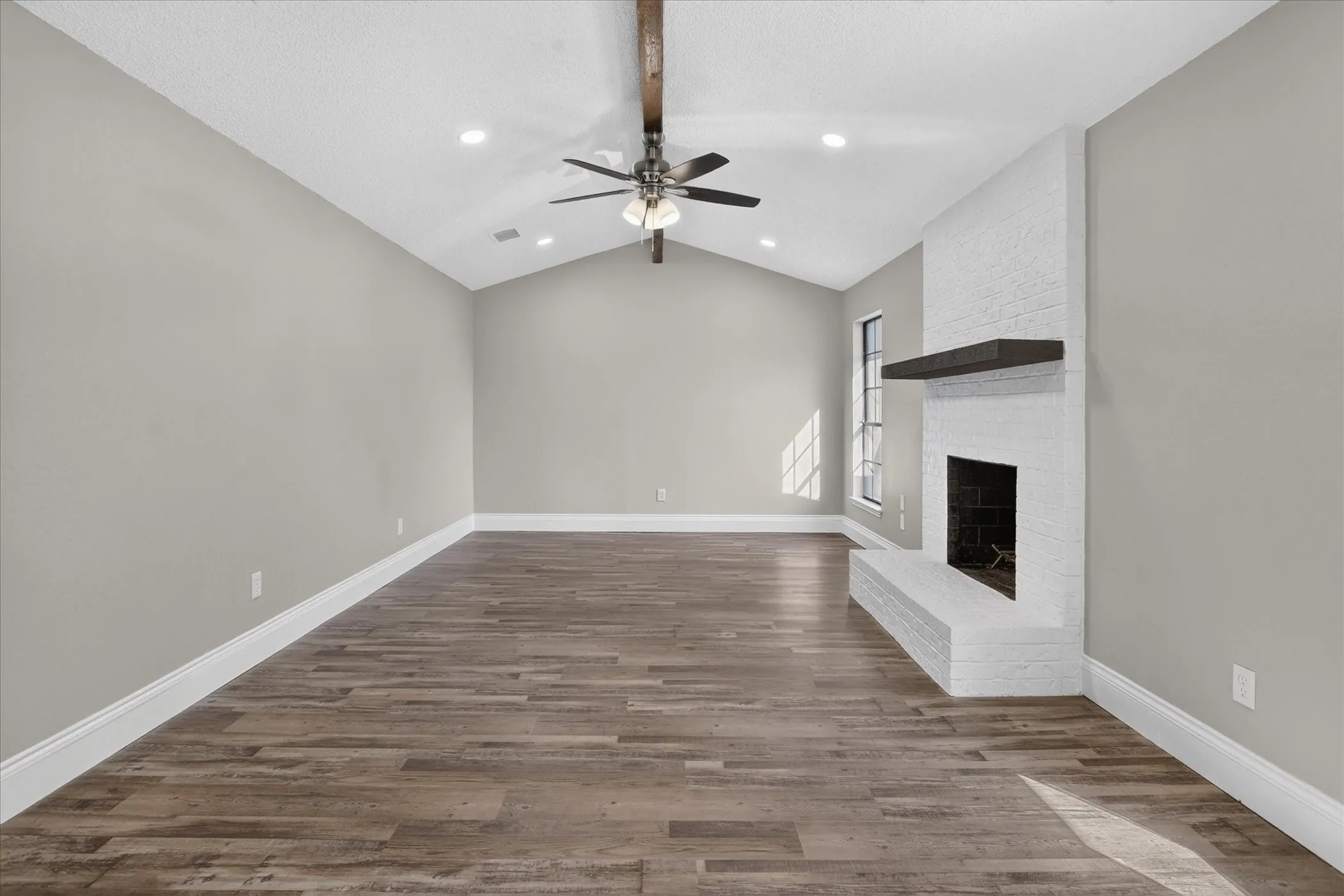 Single Family Residence For Sale in Tarrant County , 208 Asbury Drive, Saginaw, Texas 76179, 3 Bedroom, 2 Bathroom, 2 Garage spaces, 1,302 Sqft, built in 1983, mls#21376555, Real Estate Agent in Saginaw, Homes For Sale in Tarrant county, Homes For Sale in Saginaw, Realtor in Saginaw Texas, Real Estate Brokerage Independent Realty Texas, Luminita Cordes Realtor