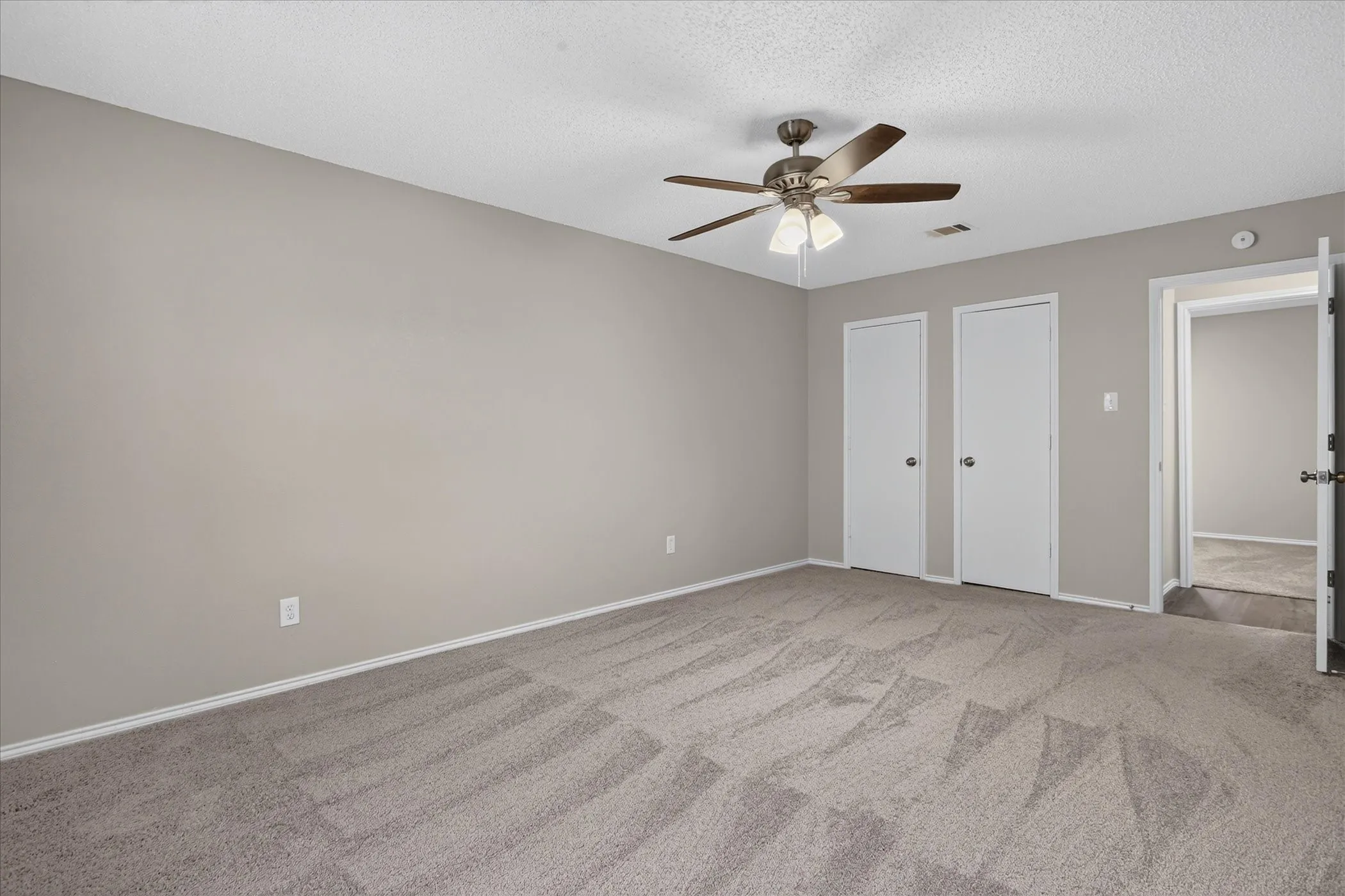 Single Family Residence For Sale in Tarrant County , 208 Asbury Drive, Saginaw, Texas 76179, 3 Bedroom, 2 Bathroom, 2 Garage spaces, 1,302 Sqft, built in 1983, mls#21376555, Real Estate Agent in Saginaw, Homes For Sale in Tarrant county, Homes For Sale in Saginaw, Realtor in Saginaw Texas, Real Estate Brokerage Independent Realty Texas, Luminita Cordes Realtor