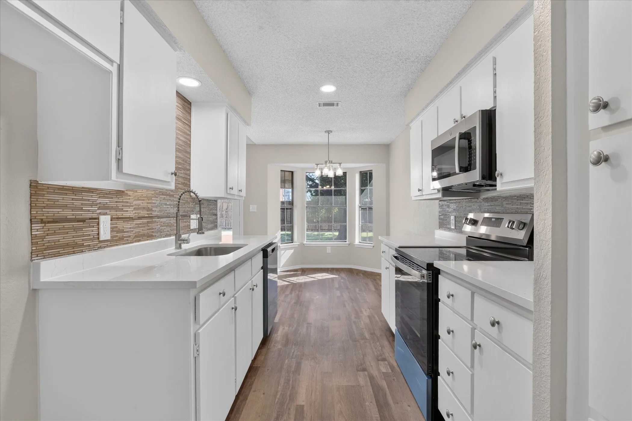 Single Family Residence For Sale in Tarrant County , 208 Asbury Drive, Saginaw, Texas 76179, 3 Bedroom, 2 Bathroom, 2 Garage spaces, 1,302 Sqft, built in 1983, mls#21376555, Real Estate Agent in Saginaw, Homes For Sale in Tarrant county, Homes For Sale in Saginaw, Realtor in Saginaw Texas, Real Estate Brokerage Independent Realty Texas, Luminita Cordes Realtor