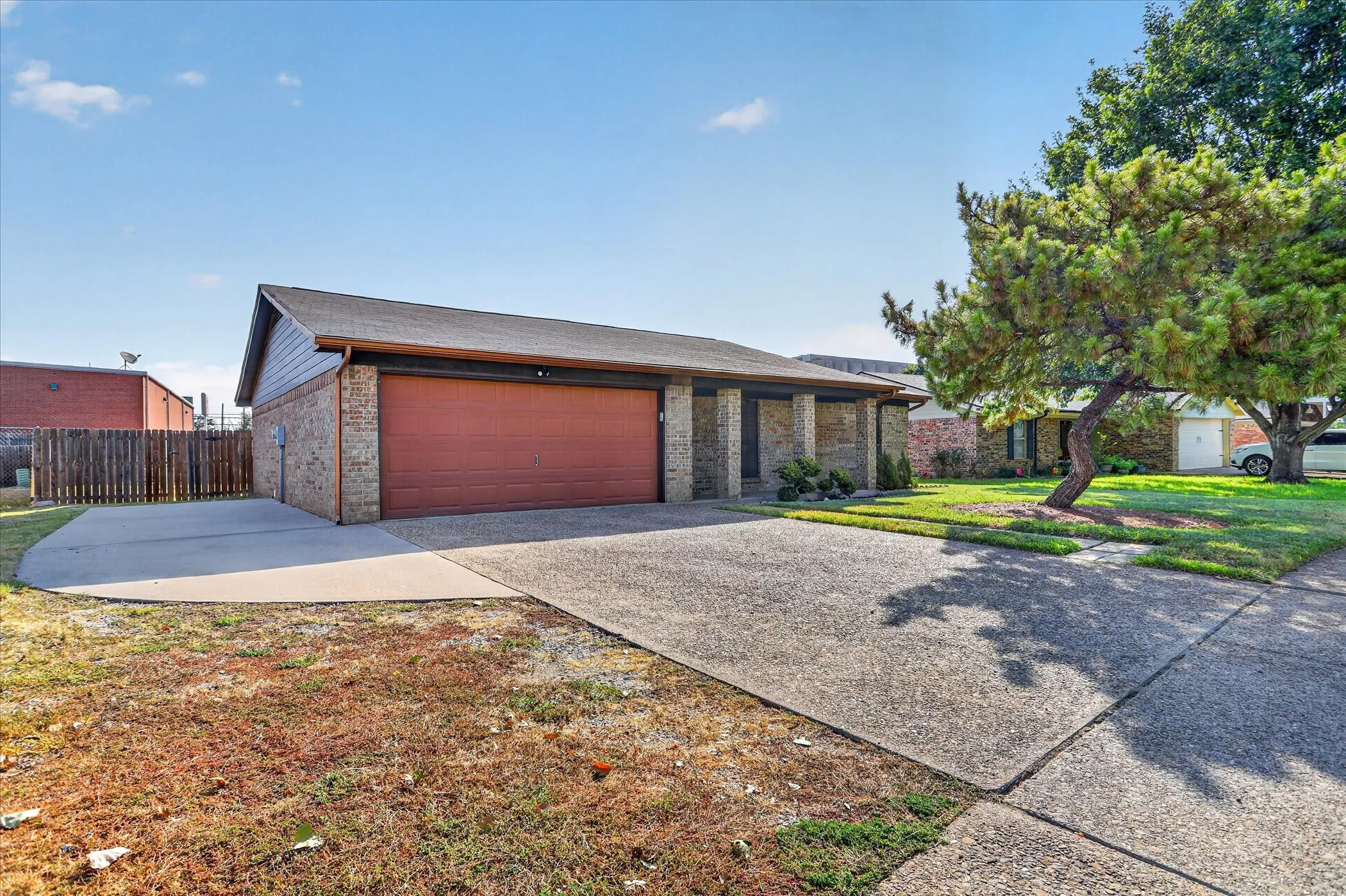 Single Family Residence For Sale in Tarrant County , 208 Asbury Drive, Saginaw, Texas 76179, 3 Bedroom, 2 Bathroom, 2 Garage spaces, 1,302 Sqft, built in 1983, mls#21376555, Real Estate Agent in Saginaw, Homes For Sale in Tarrant county, Homes For Sale in Saginaw, Realtor in Saginaw Texas, Real Estate Brokerage Independent Realty Texas, Luminita Cordes Realtor