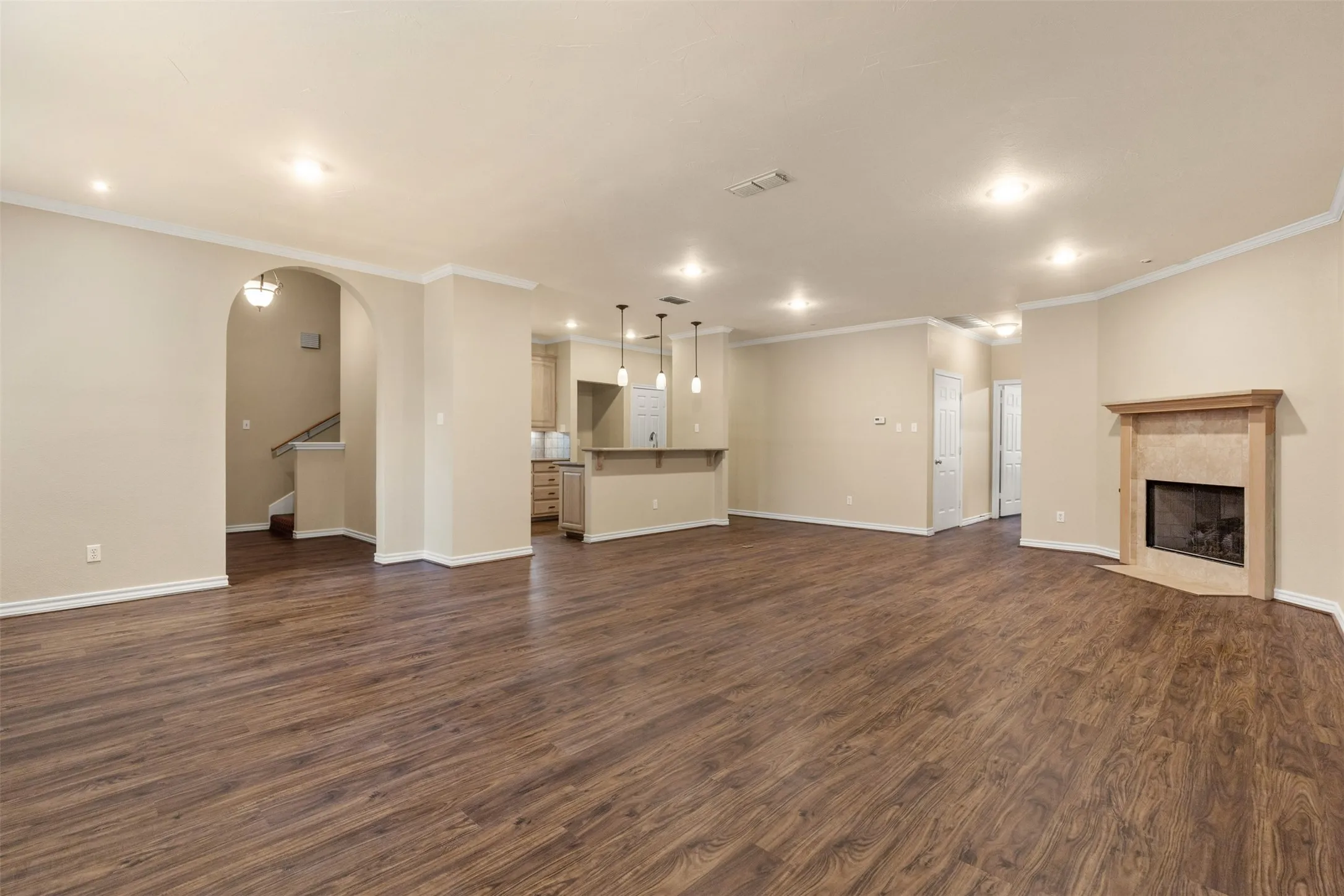 Townhouse For Rent in Tarrant County , 5875 Pecan Chase, Benbrook, Texas 76132, 3 Bedroom, 3 Bathroom, 2 Garage spaces, 2,018 Sqft, built in 1998, mls#21376466, Real Estate Agent in Benbrook, Homes For Rent in Tarrant county, Homes For Rent in Benbrook, Realtor in Benbrook Texas, Real Estate Brokerage Independent Realty Texas, Luminita Cordes Realtor
