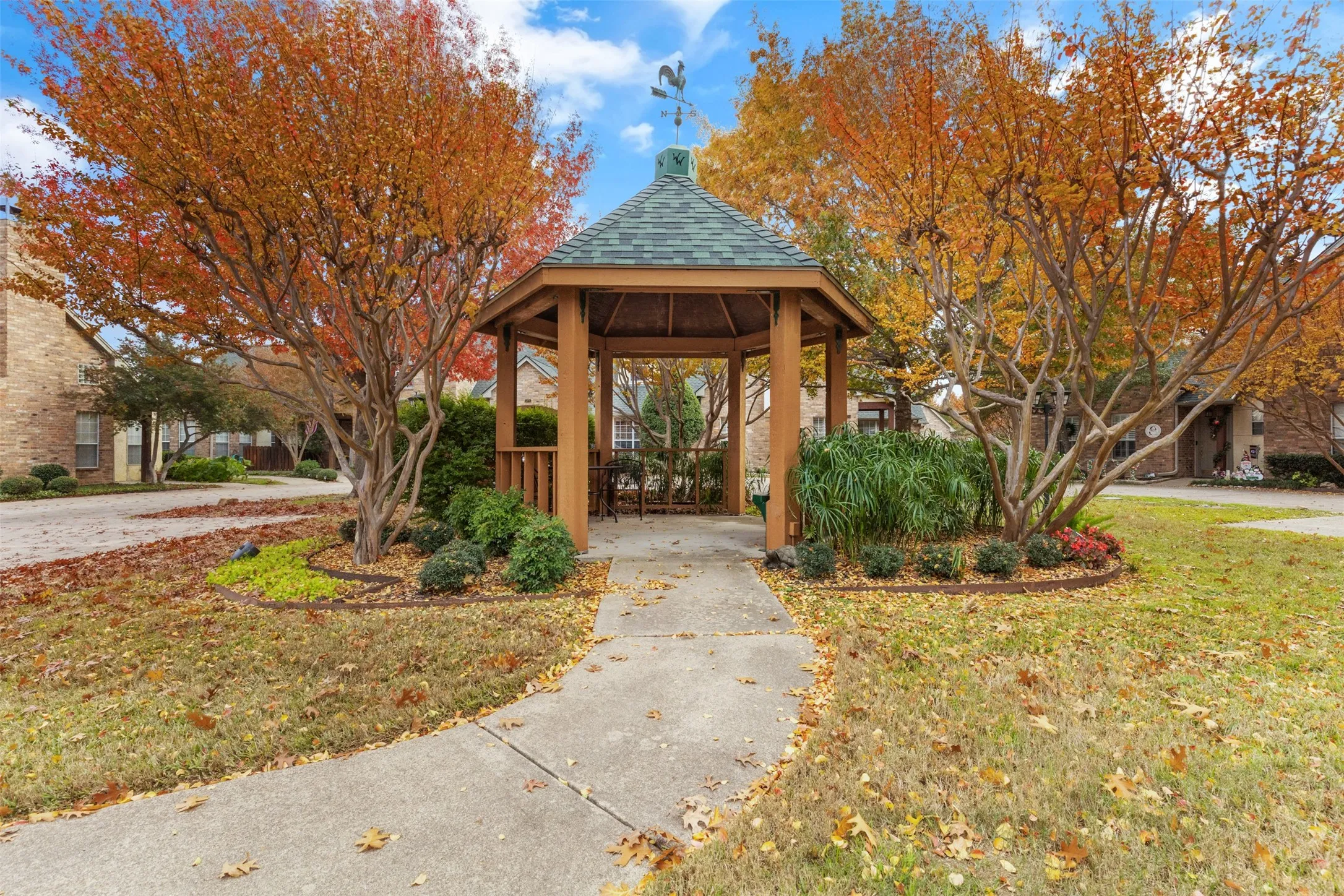 Townhouse For Rent in Tarrant County , 5875 Pecan Chase, Benbrook, Texas 76132, 3 Bedroom, 3 Bathroom, 2 Garage spaces, 2,018 Sqft, built in 1998, mls#21376466, Real Estate Agent in Benbrook, Homes For Rent in Tarrant county, Homes For Rent in Benbrook, Realtor in Benbrook Texas, Real Estate Brokerage Independent Realty Texas, Luminita Cordes Realtor