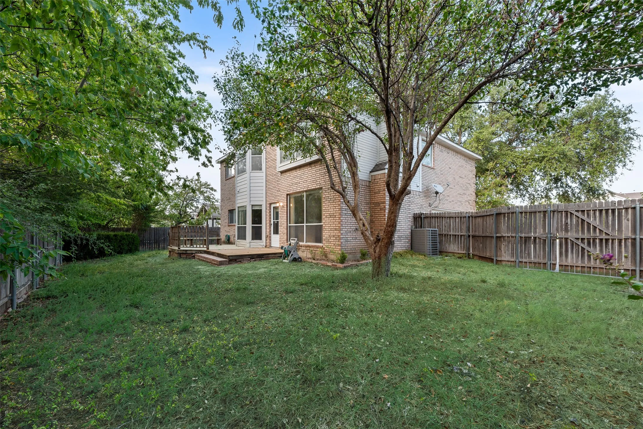 Single Family Residence For Rent in Dallas County , 2209 Norwich Place, Carrollton, Texas 75006, 3 Bedroom, 3 Bathroom, 2 Garage spaces, 1,980 Sqft, built in 1994, mls#21372587, Real Estate Agent in Carrollton, Homes For Rent in Dallas county, Homes For Rent in Carrollton, Realtor in Carrollton Texas, Real Estate Brokerage Independent Realty Texas, Luminita Cordes Realtor