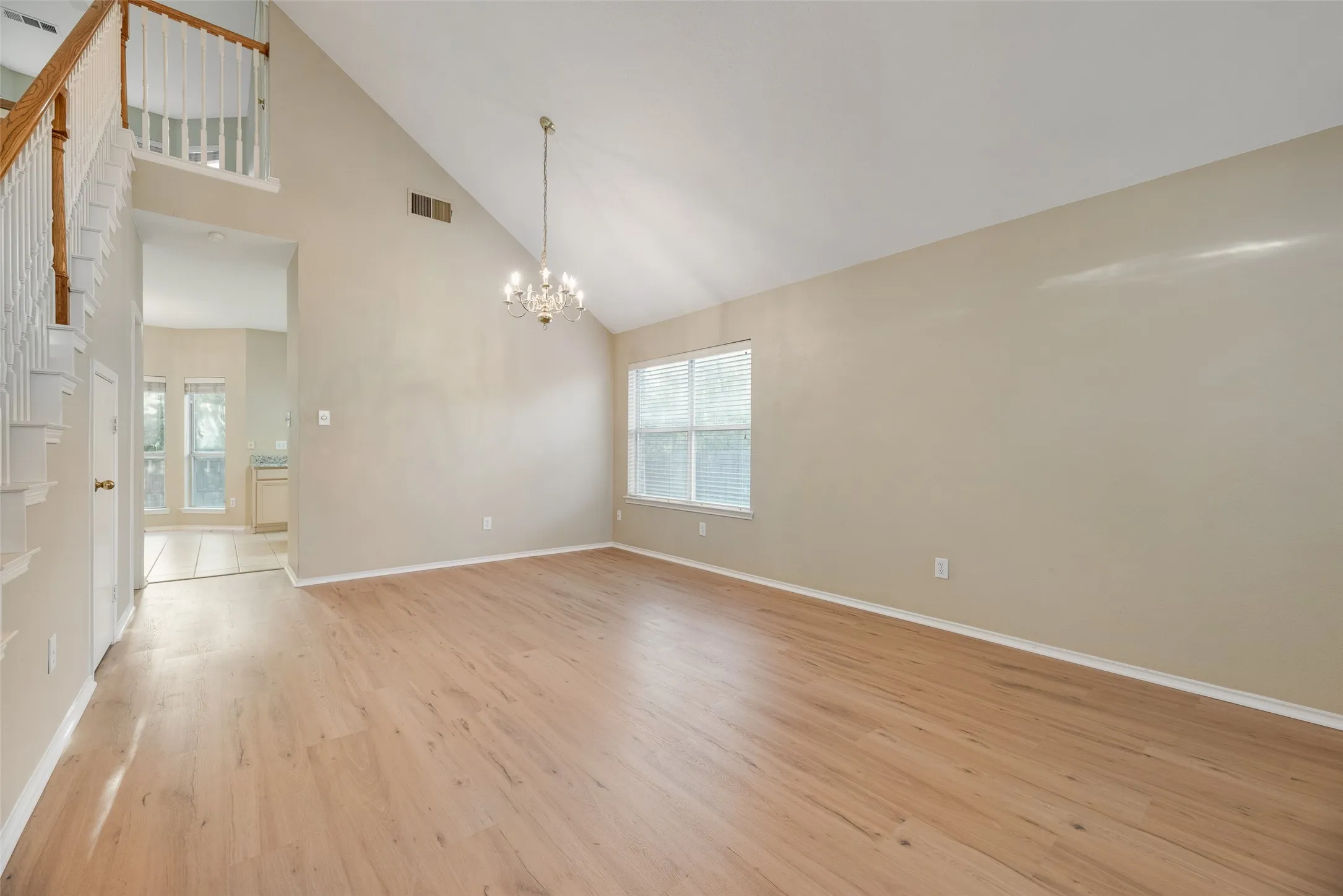 Single Family Residence For Rent in Dallas County , 2209 Norwich Place, Carrollton, Texas 75006, 3 Bedroom, 3 Bathroom, 2 Garage spaces, 1,980 Sqft, built in 1994, mls#21372587, Real Estate Agent in Carrollton, Homes For Rent in Dallas county, Homes For Rent in Carrollton, Realtor in Carrollton Texas, Real Estate Brokerage Independent Realty Texas, Luminita Cordes Realtor