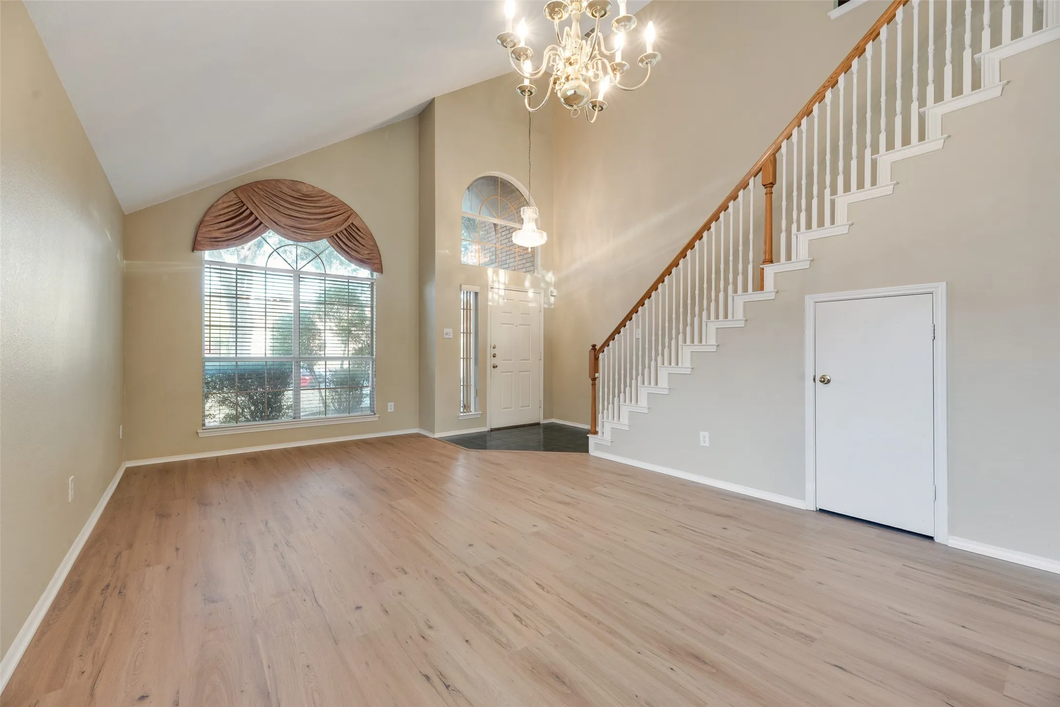 Single Family Residence For Rent in Dallas County , 2209 Norwich Place, Carrollton, Texas 75006, 3 Bedroom, 3 Bathroom, 2 Garage spaces, 1,980 Sqft, built in 1994, mls#21372587, Real Estate Agent in Carrollton, Homes For Rent in Dallas county, Homes For Rent in Carrollton, Realtor in Carrollton Texas, Real Estate Brokerage Independent Realty Texas, Luminita Cordes Realtor