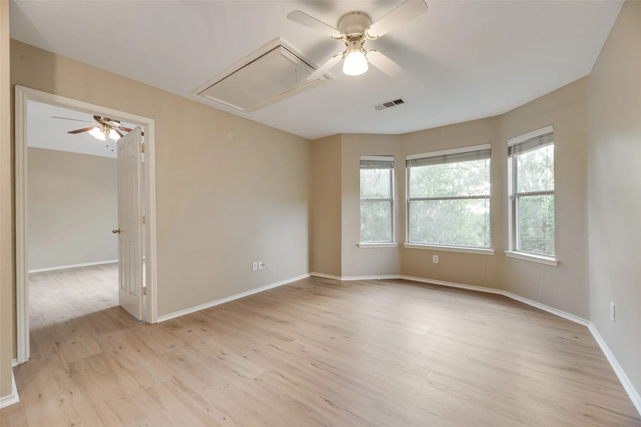 Single Family Residence For Rent in Dallas County , 2209 Norwich Place, Carrollton, Texas 75006, 3 Bedroom, 3 Bathroom, 2 Garage spaces, 1,980 Sqft, built in 1994, mls#21372587, Real Estate Agent in Carrollton, Homes For Rent in Dallas county, Homes For Rent in Carrollton, Realtor in Carrollton Texas, Real Estate Brokerage Independent Realty Texas, Luminita Cordes Realtor