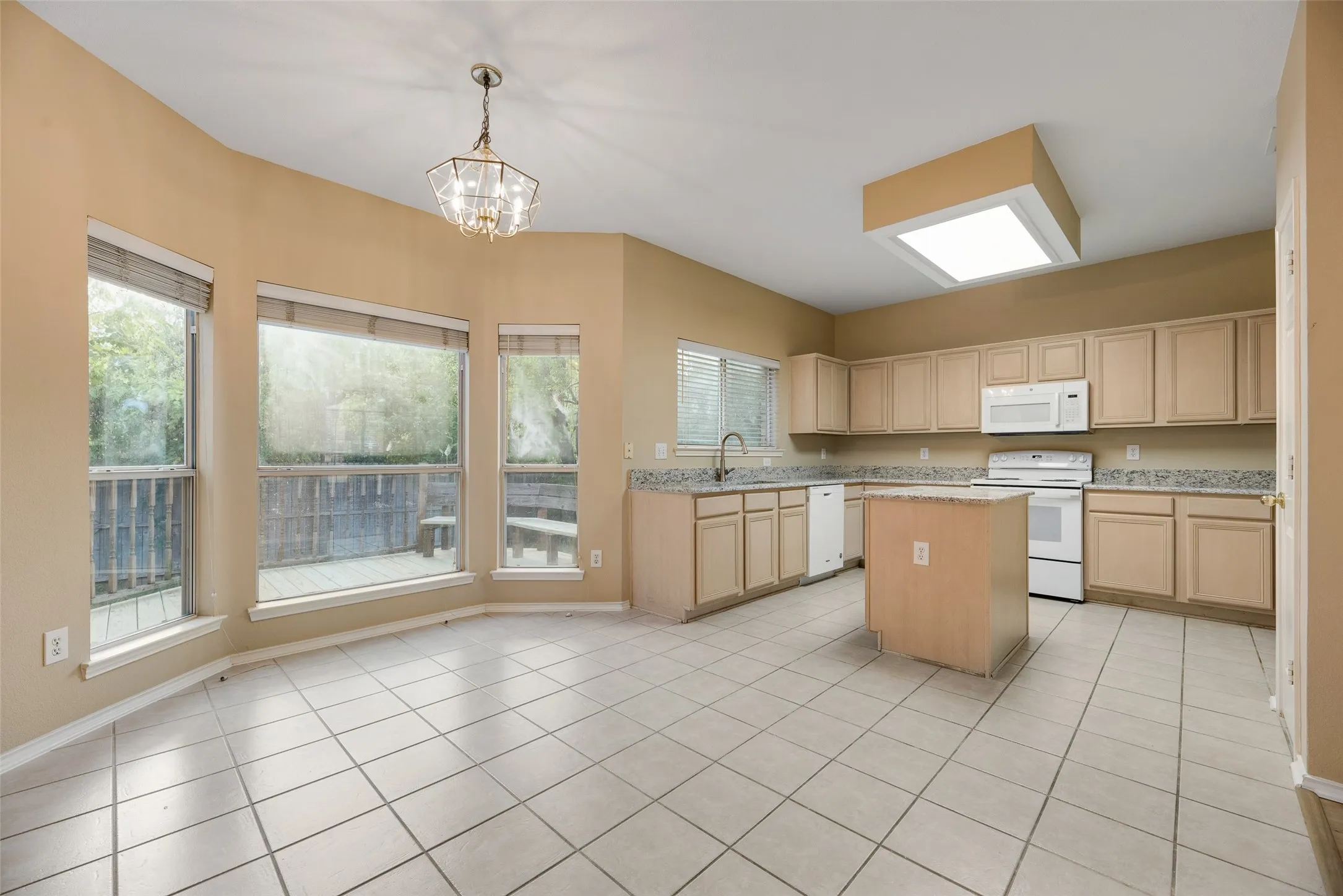 Single Family Residence For Rent in Dallas County , 2209 Norwich Place, Carrollton, Texas 75006, 3 Bedroom, 3 Bathroom, 2 Garage spaces, 1,980 Sqft, built in 1994, mls#21372587, Real Estate Agent in Carrollton, Homes For Rent in Dallas county, Homes For Rent in Carrollton, Realtor in Carrollton Texas, Real Estate Brokerage Independent Realty Texas, Luminita Cordes Realtor