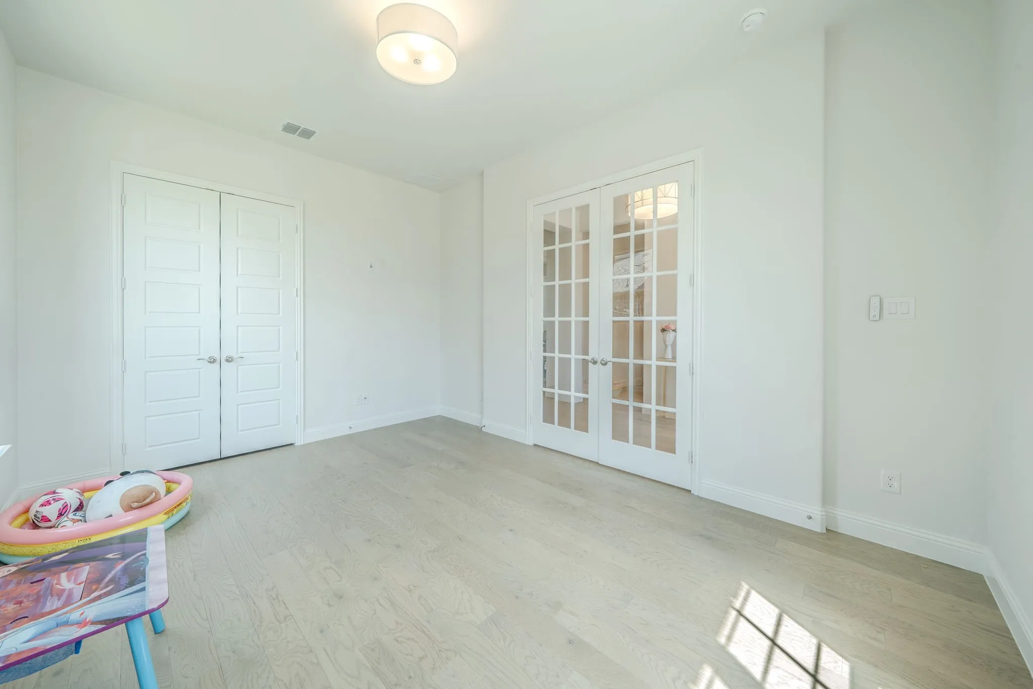 Single Family Residence For Sale in Tarrant County , 1518 Viridian Park Lane, Arlington, Texas 76005, 3 Bedroom, 4 Bathroom, 3 Garage spaces, 3,091 Sqft, built in 2022, mls#21376414, Real Estate Agent in Arlington, Homes For Sale in Tarrant county, Homes For Sale in Arlington, Realtor in Arlington Texas, Real Estate Brokerage Independent Realty Texas, Luminita Cordes Realtor
