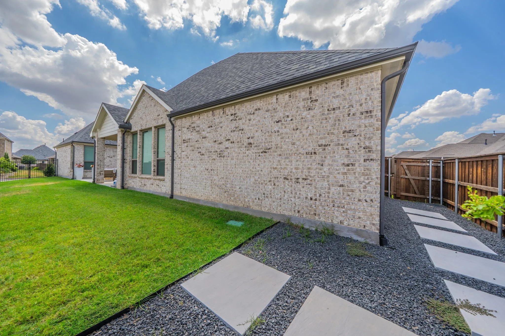 Single Family Residence For Sale in Tarrant County , 1518 Viridian Park Lane, Arlington, Texas 76005, 3 Bedroom, 4 Bathroom, 3 Garage spaces, 3,091 Sqft, built in 2022, mls#21376414, Real Estate Agent in Arlington, Homes For Sale in Tarrant county, Homes For Sale in Arlington, Realtor in Arlington Texas, Real Estate Brokerage Independent Realty Texas, Luminita Cordes Realtor
