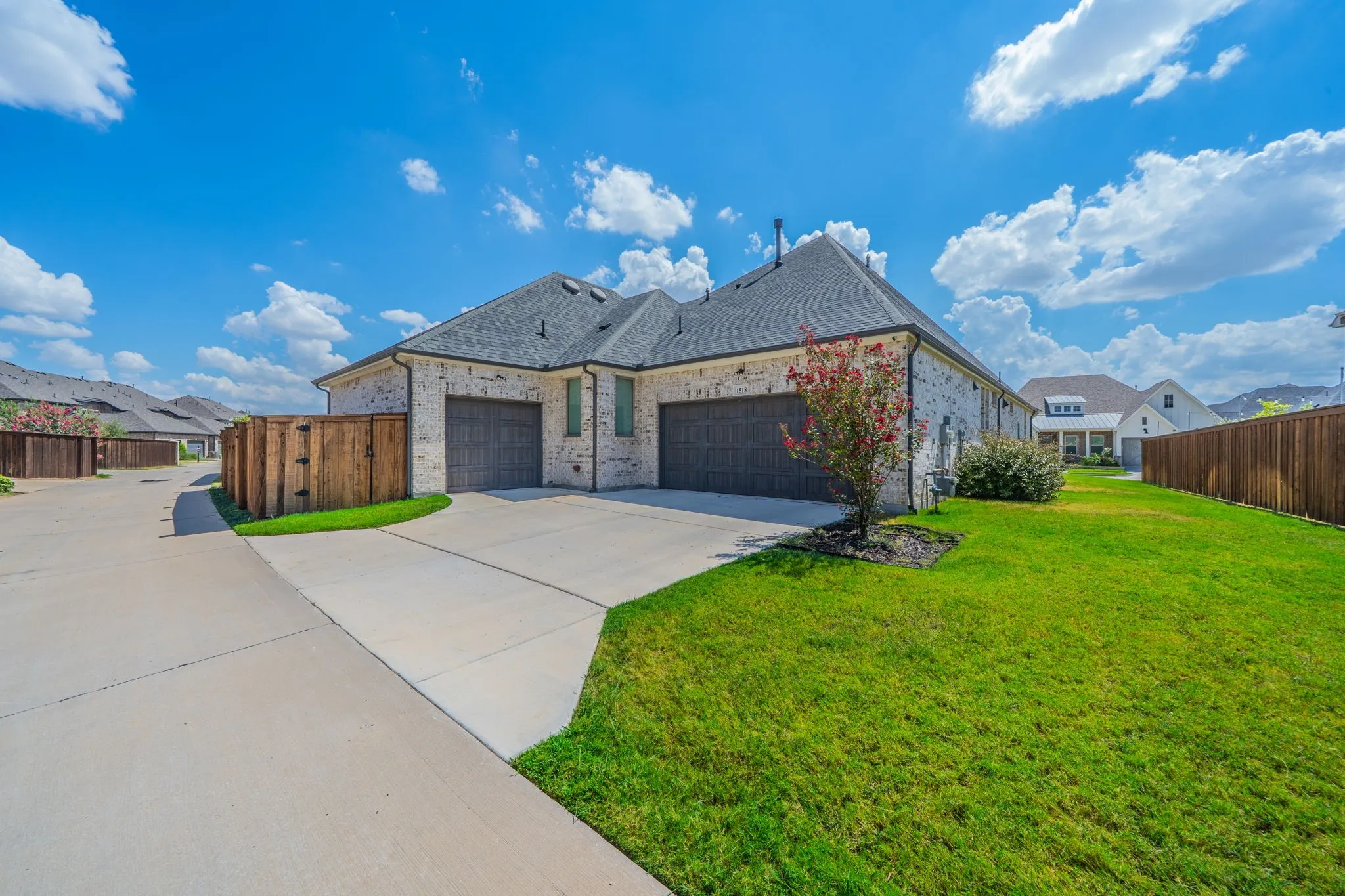 Single Family Residence For Sale in Tarrant County , 1518 Viridian Park Lane, Arlington, Texas 76005, 3 Bedroom, 4 Bathroom, 3 Garage spaces, 3,091 Sqft, built in 2022, mls#21376414, Real Estate Agent in Arlington, Homes For Sale in Tarrant county, Homes For Sale in Arlington, Realtor in Arlington Texas, Real Estate Brokerage Independent Realty Texas, Luminita Cordes Realtor