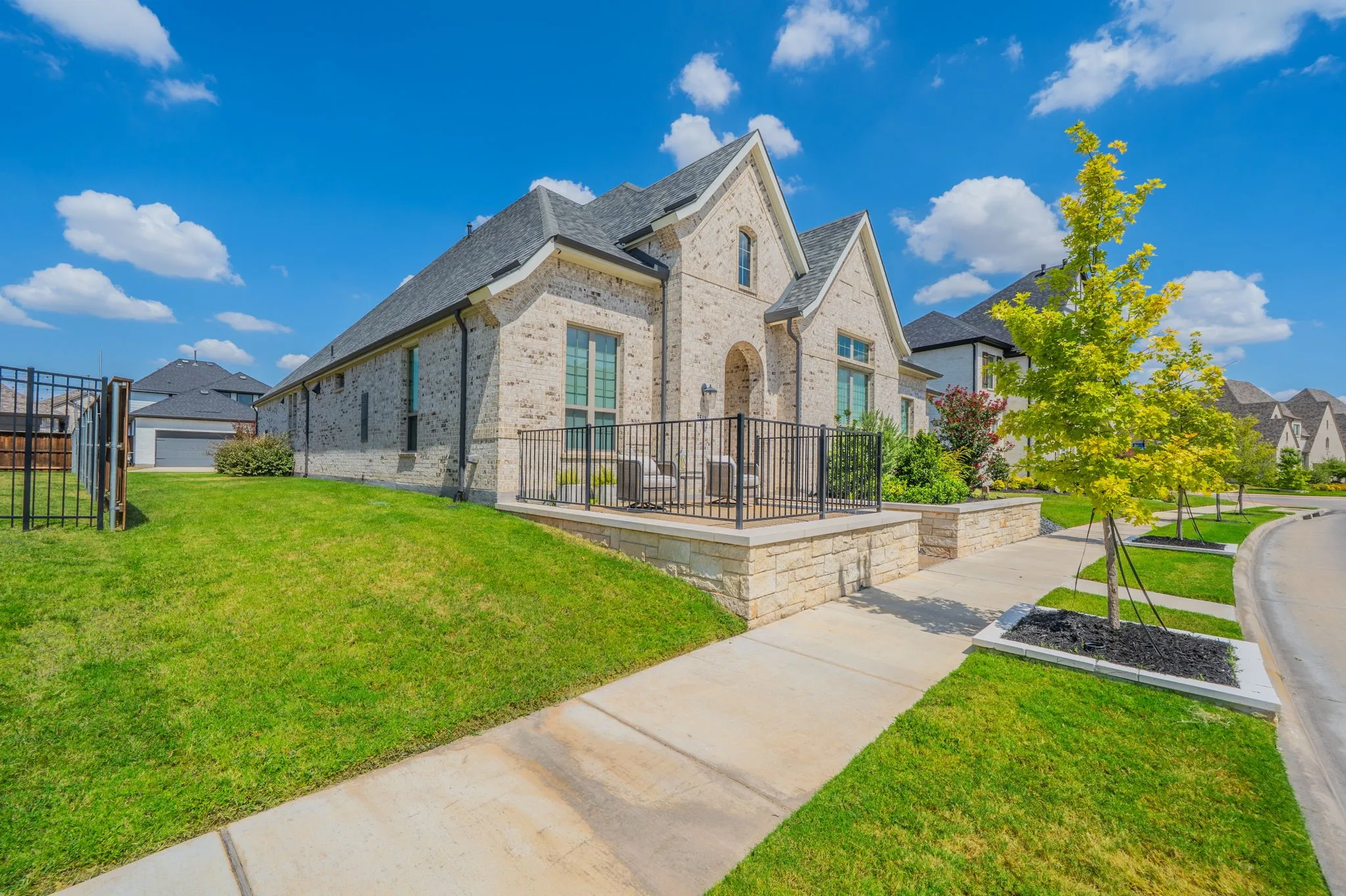 Single Family Residence For Sale in Tarrant County , 1518 Viridian Park Lane, Arlington, Texas 76005, 3 Bedroom, 4 Bathroom, 3 Garage spaces, 3,091 Sqft, built in 2022, mls#21376414, Real Estate Agent in Arlington, Homes For Sale in Tarrant county, Homes For Sale in Arlington, Realtor in Arlington Texas, Real Estate Brokerage Independent Realty Texas, Luminita Cordes Realtor