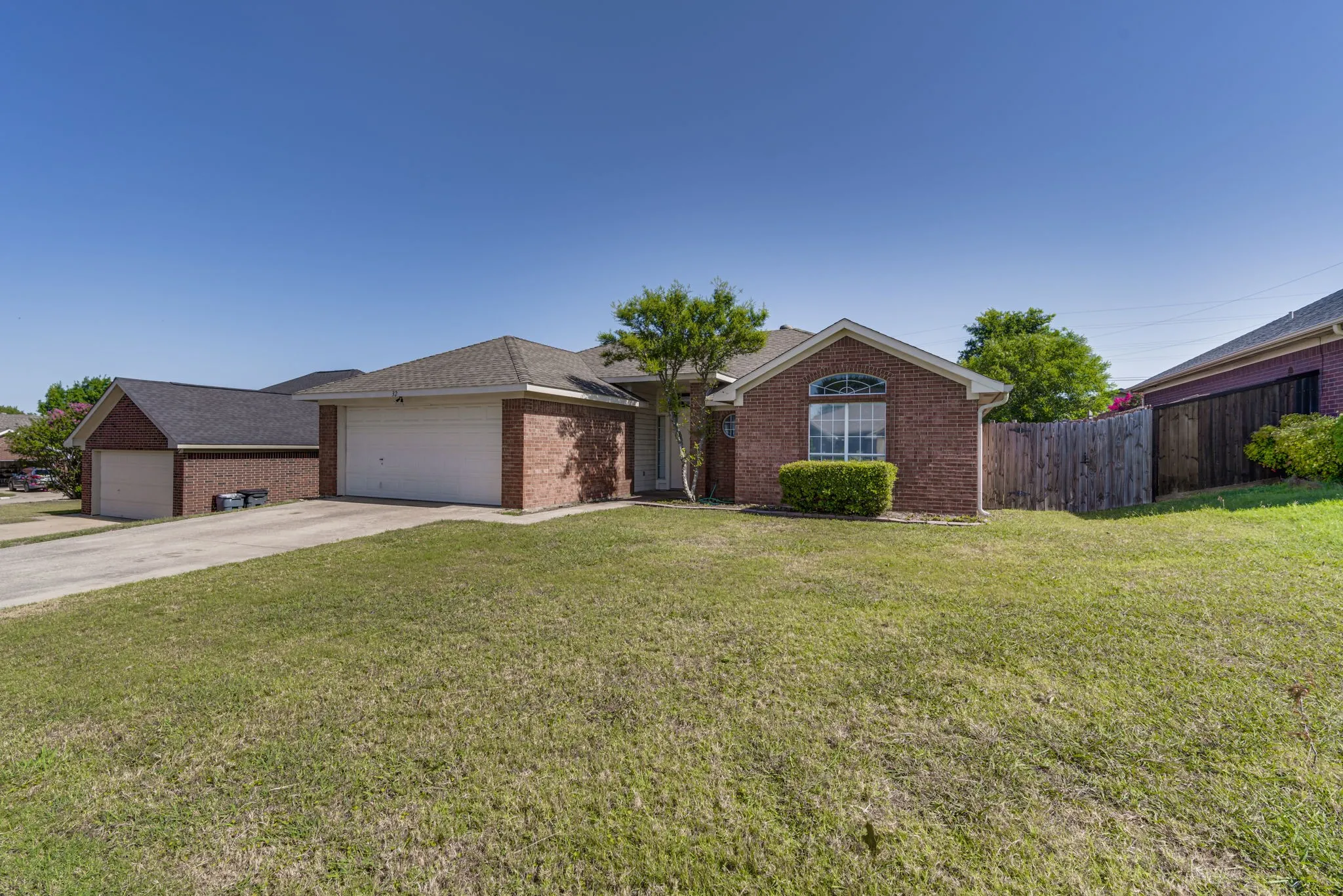 Single Family Residence For Rent in Ellis County , 32 Connecticut Avenue, Midlothian, Texas 76065, 3 Bedroom, 2 Bathroom, 2 Garage spaces, 1,569 Sqft, built in 1995, mls#21376558, Real Estate Agent in Midlothian, Homes For Rent in Ellis county, Homes For Rent in Midlothian, Realtor in Midlothian Texas, Real Estate Brokerage Independent Realty Texas, Luminita Cordes Realtor