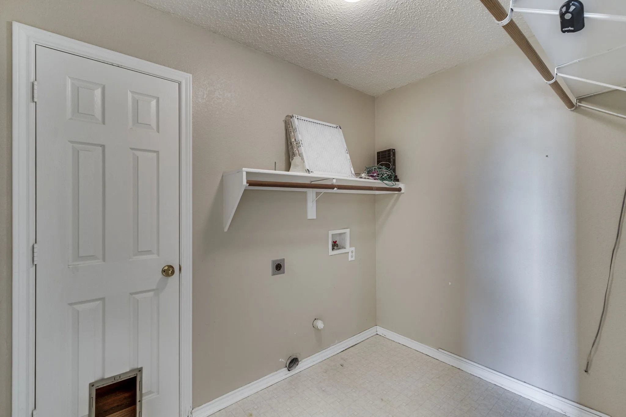 Single Family Residence For Rent in Ellis County , 32 Connecticut Avenue, Midlothian, Texas 76065, 3 Bedroom, 2 Bathroom, 2 Garage spaces, 1,569 Sqft, built in 1995, mls#21376558, Real Estate Agent in Midlothian, Homes For Rent in Ellis county, Homes For Rent in Midlothian, Realtor in Midlothian Texas, Real Estate Brokerage Independent Realty Texas, Luminita Cordes Realtor