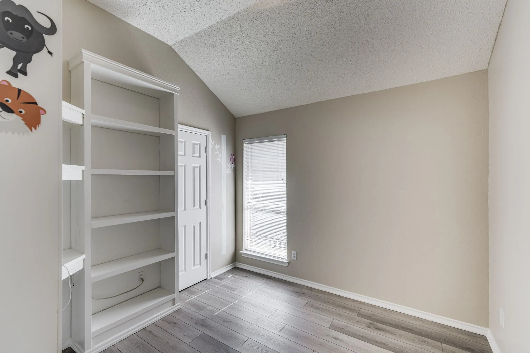 Single Family Residence For Rent in Ellis County , 32 Connecticut Avenue, Midlothian, Texas 76065, 3 Bedroom, 2 Bathroom, 2 Garage spaces, 1,569 Sqft, built in 1995, mls#21376558, Real Estate Agent in Midlothian, Homes For Rent in Ellis county, Homes For Rent in Midlothian, Realtor in Midlothian Texas, Real Estate Brokerage Independent Realty Texas, Luminita Cordes Realtor