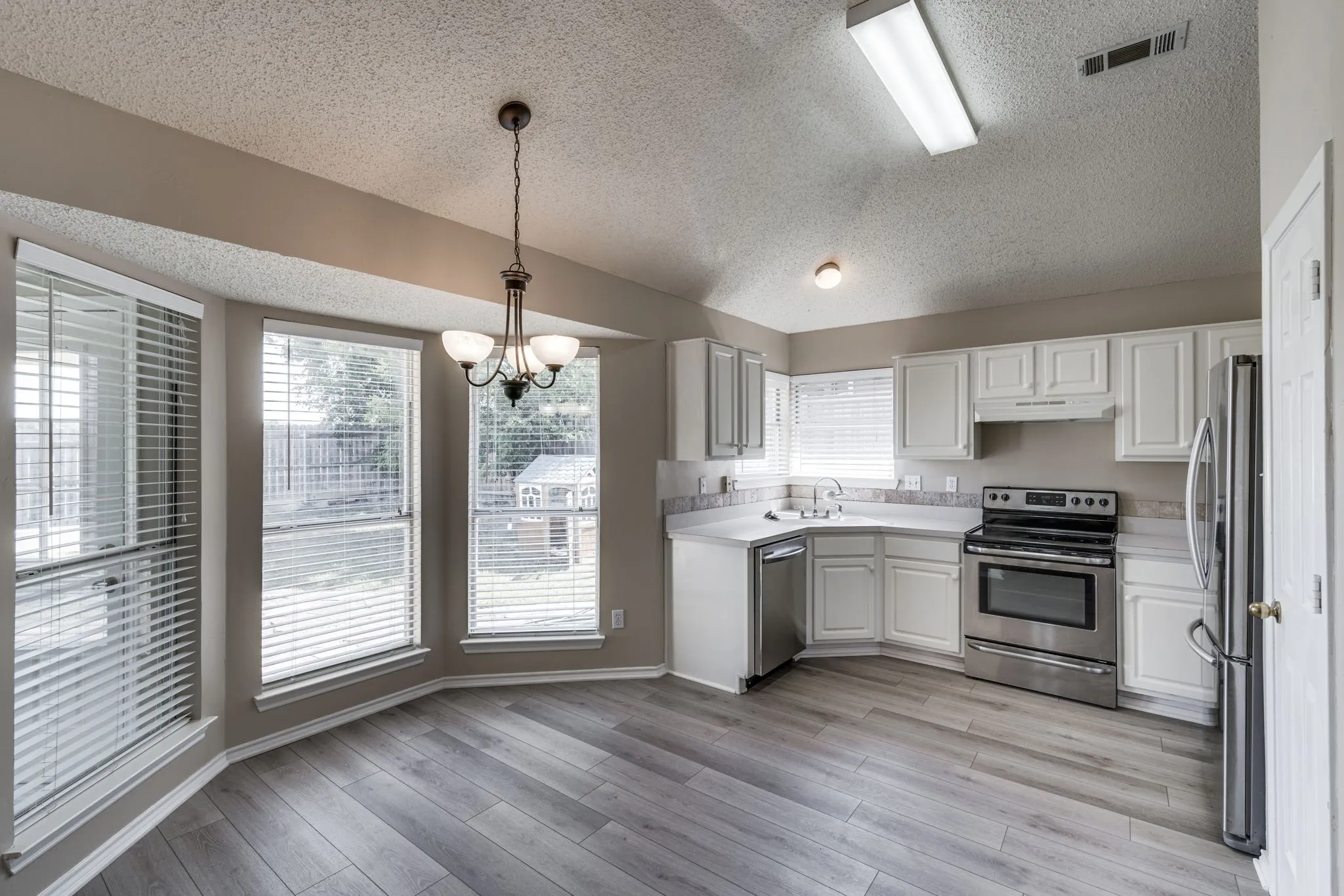 Single Family Residence For Rent in Ellis County , 32 Connecticut Avenue, Midlothian, Texas 76065, 3 Bedroom, 2 Bathroom, 2 Garage spaces, 1,569 Sqft, built in 1995, mls#21376558, Real Estate Agent in Midlothian, Homes For Rent in Ellis county, Homes For Rent in Midlothian, Realtor in Midlothian Texas, Real Estate Brokerage Independent Realty Texas, Luminita Cordes Realtor