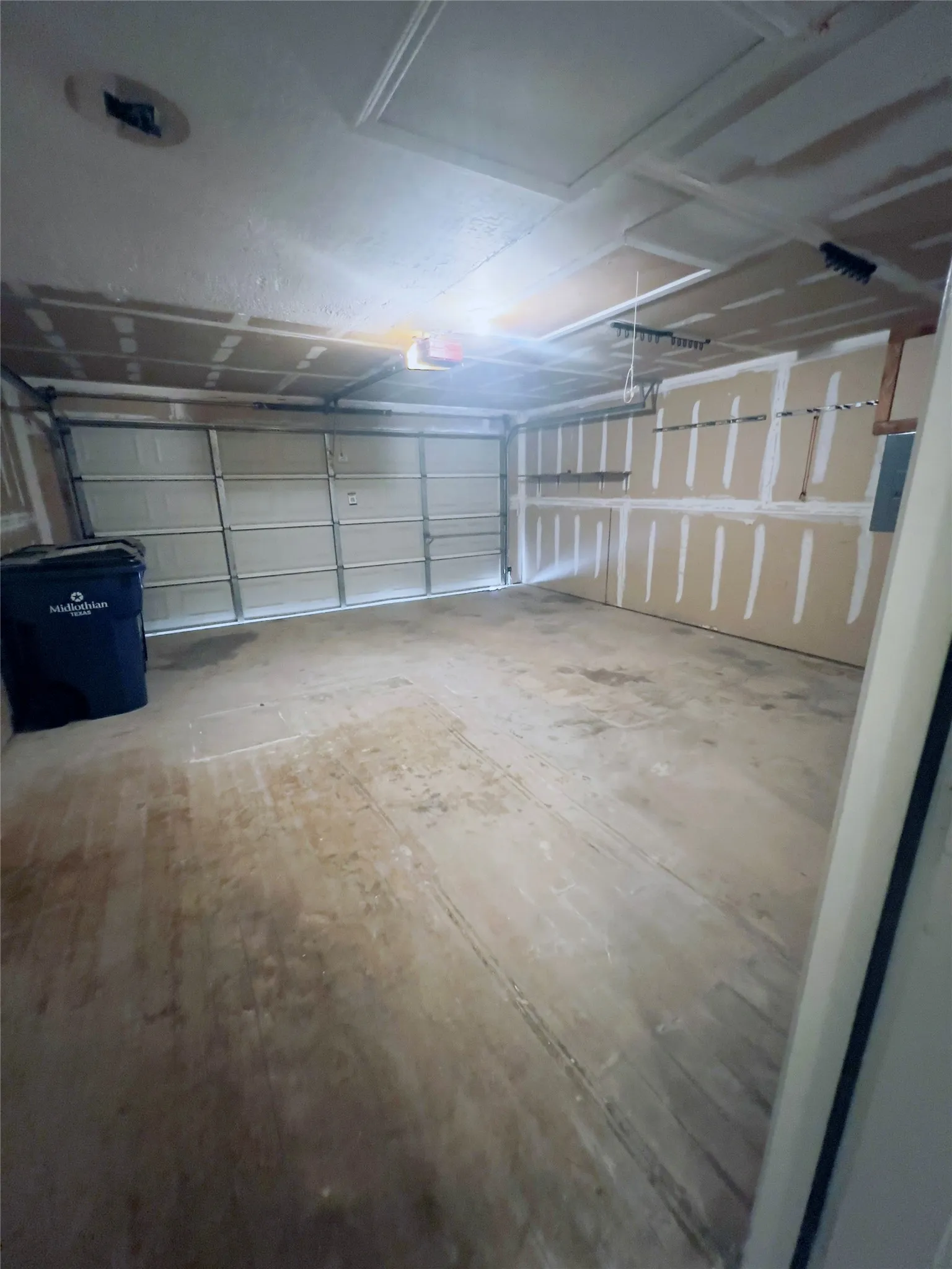 Single Family Residence For Rent in Ellis County , 32 Connecticut Avenue, Midlothian, Texas 76065, 3 Bedroom, 2 Bathroom, 2 Garage spaces, 1,569 Sqft, built in 1995, mls#21376558, Real Estate Agent in Midlothian, Homes For Rent in Ellis county, Homes For Rent in Midlothian, Realtor in Midlothian Texas, Real Estate Brokerage Independent Realty Texas, Luminita Cordes Realtor