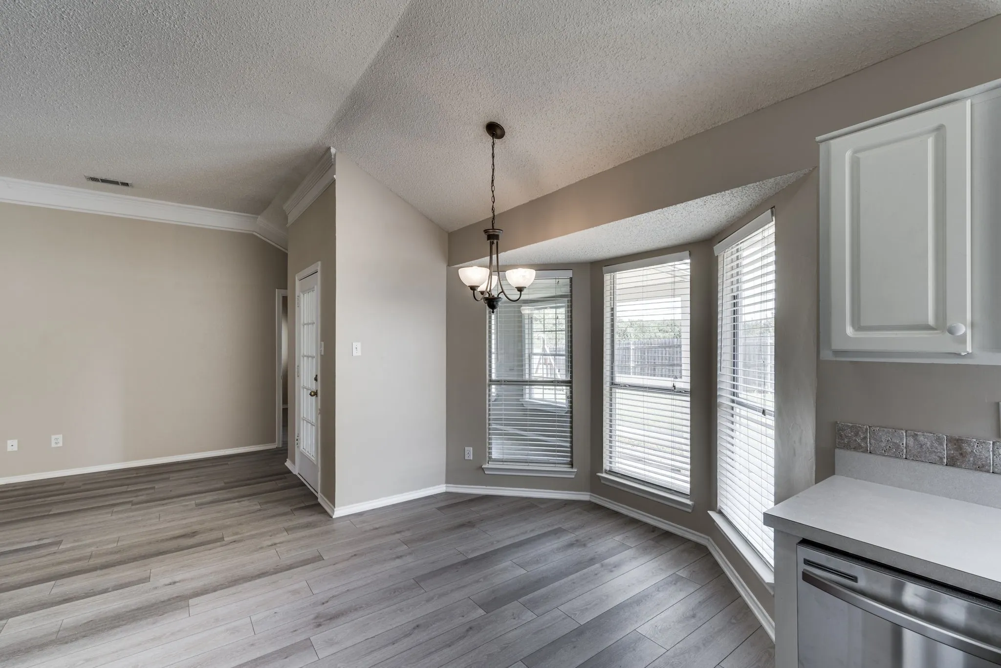 Single Family Residence For Rent in Ellis County , 32 Connecticut Avenue, Midlothian, Texas 76065, 3 Bedroom, 2 Bathroom, 2 Garage spaces, 1,569 Sqft, built in 1995, mls#21376558, Real Estate Agent in Midlothian, Homes For Rent in Ellis county, Homes For Rent in Midlothian, Realtor in Midlothian Texas, Real Estate Brokerage Independent Realty Texas, Luminita Cordes Realtor