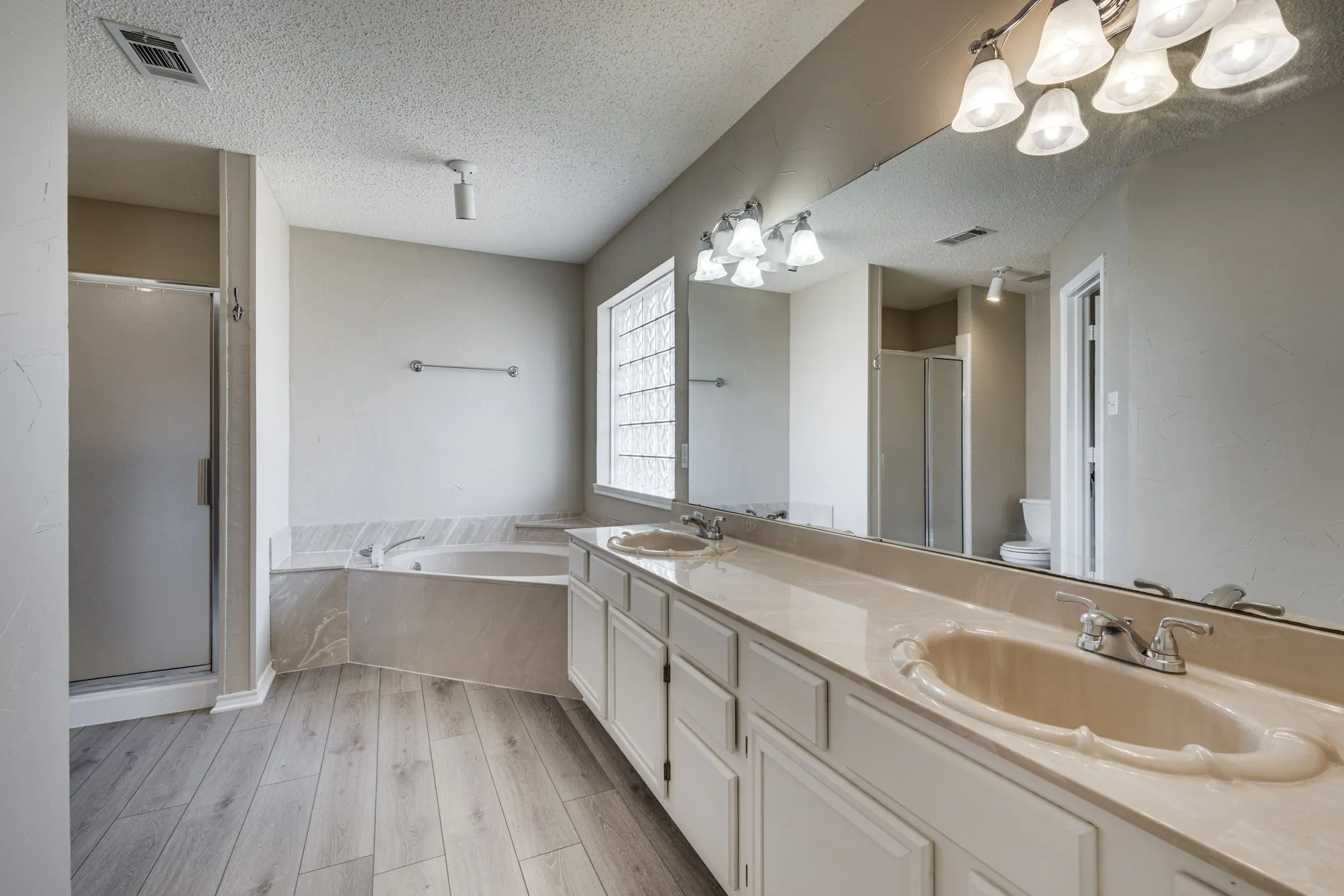 Single Family Residence For Rent in Ellis County , 32 Connecticut Avenue, Midlothian, Texas 76065, 3 Bedroom, 2 Bathroom, 2 Garage spaces, 1,569 Sqft, built in 1995, mls#21376558, Real Estate Agent in Midlothian, Homes For Rent in Ellis county, Homes For Rent in Midlothian, Realtor in Midlothian Texas, Real Estate Brokerage Independent Realty Texas, Luminita Cordes Realtor