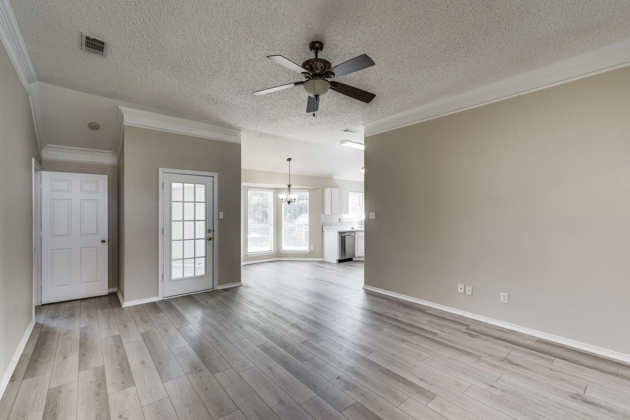 Single Family Residence For Rent in Ellis County , 32 Connecticut Avenue, Midlothian, Texas 76065, 3 Bedroom, 2 Bathroom, 2 Garage spaces, 1,569 Sqft, built in 1995, mls#21376558, Real Estate Agent in Midlothian, Homes For Rent in Ellis county, Homes For Rent in Midlothian, Realtor in Midlothian Texas, Real Estate Brokerage Independent Realty Texas, Luminita Cordes Realtor