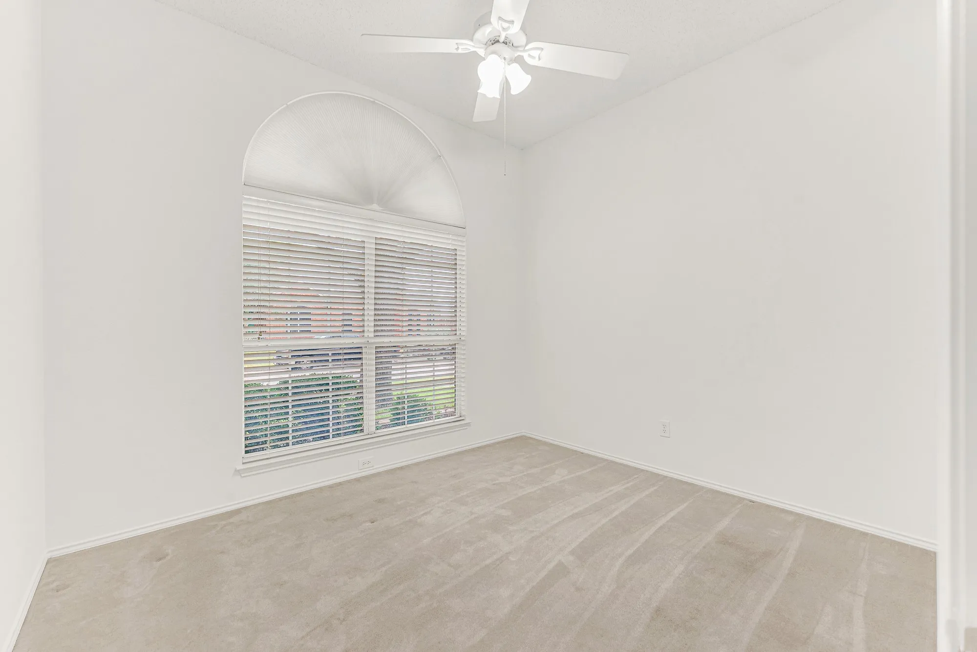 Single Family Residence For Sale in Collin County , 3211 Saint Pierre, Mc Kinney, Texas 75070, 4 Bedroom, 2 Bathroom, 2 Garage spaces, 2,042 Sqft, built in 1994, mls#21358433, Real Estate Agent in Mc Kinney, Homes For Sale in Collin county, Homes For Sale in Mc Kinney, Realtor in Mc Kinney Texas, Real Estate Brokerage Independent Realty Texas, Luminita Cordes Realtor