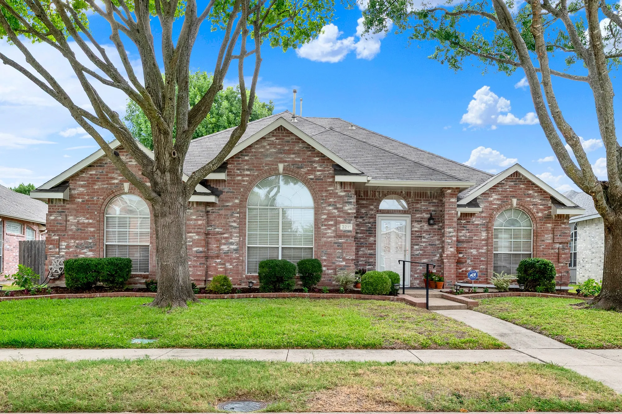 Single Family Residence For Sale in Collin County , 3211 Saint Pierre, Mc Kinney, Texas 75070, 4 Bedroom, 2 Bathroom, 2 Garage spaces, 2,042 Sqft, built in 1994, mls#21358433, Real Estate Agent in Mc Kinney, Homes For Sale in Collin county, Homes For Sale in Mc Kinney, Realtor in Mc Kinney Texas, Real Estate Brokerage Independent Realty Texas, Luminita Cordes Realtor